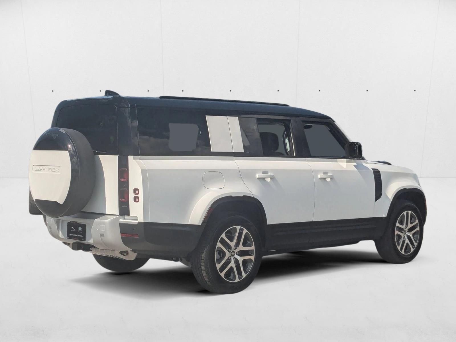 2025 Land Rover Defender 130 S photo 2