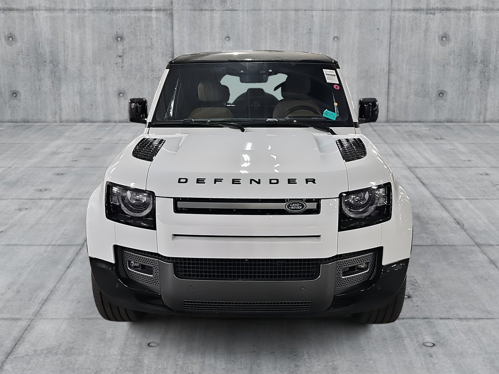 2025 Land Rover Defender 110 V8 photo 2