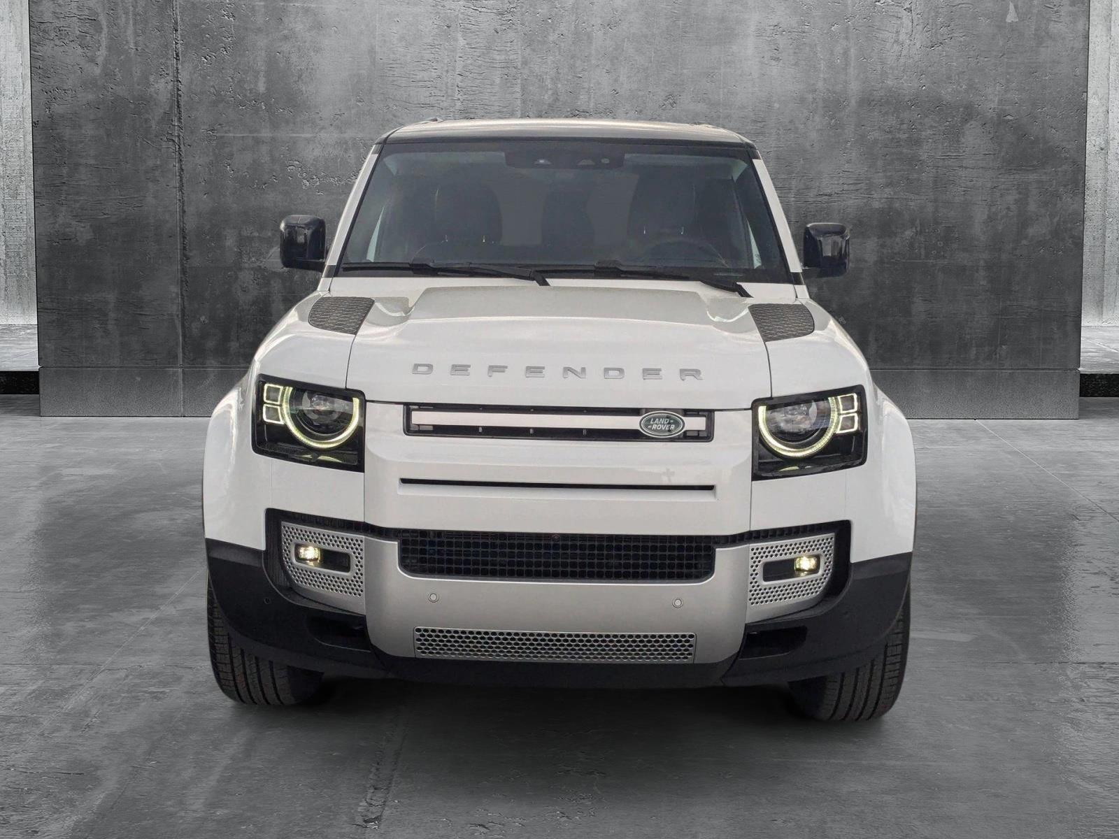 2025 Land Rover Defender 110 S photo 3