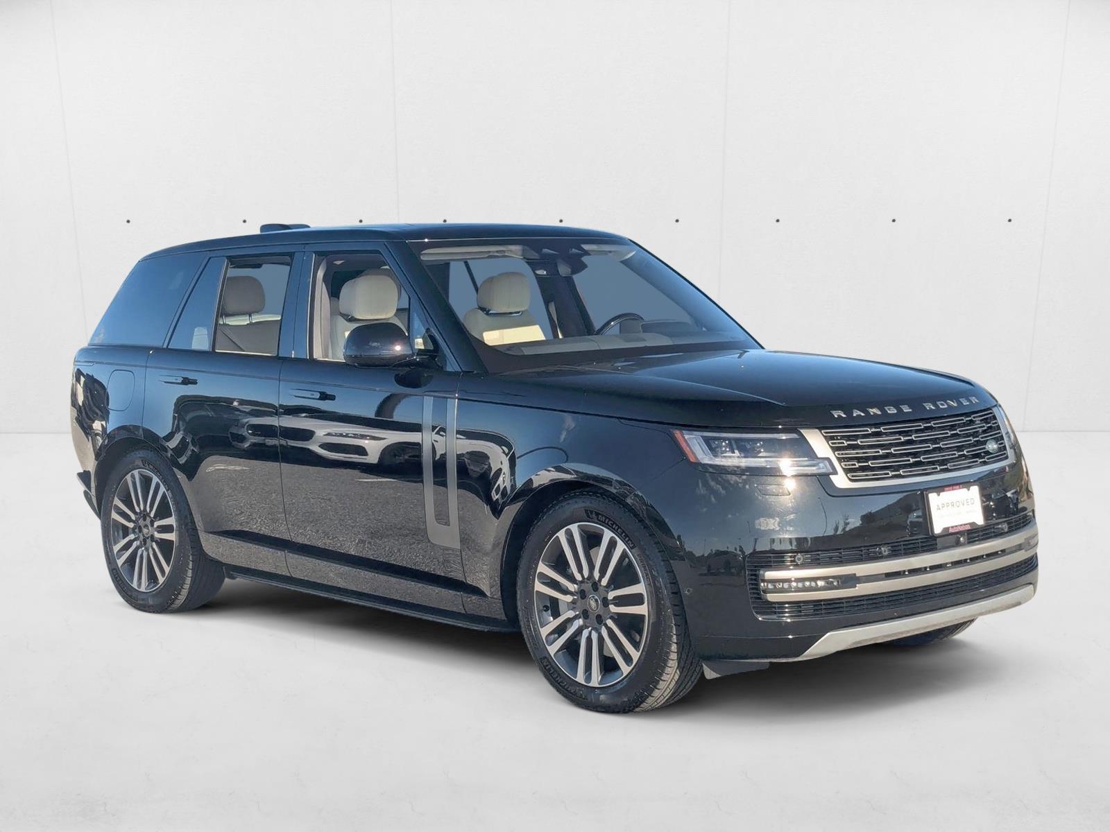 2023 Land Rover Range Rover SE photo 3