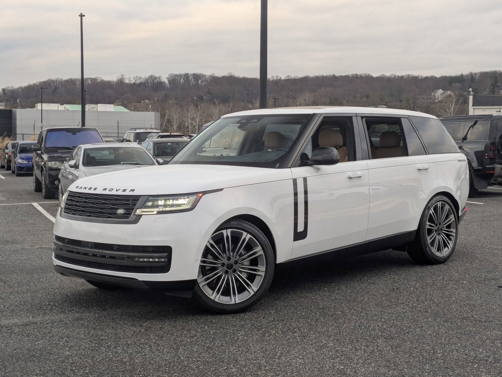 2026 Land Rover Range Rover SE's photo