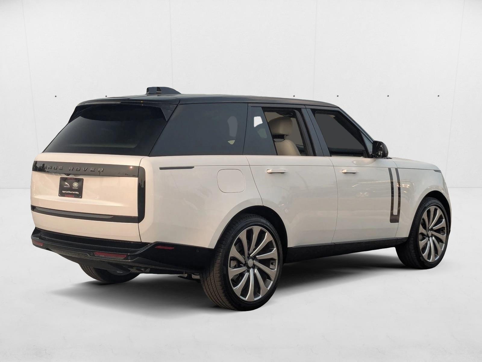 2025 Land Rover Range Rover SE photo 2