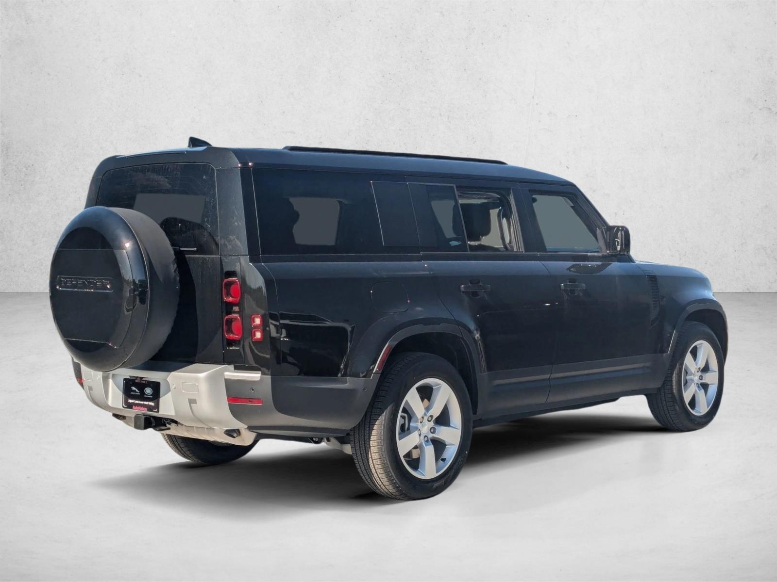 2025 Land Rover Defender 130 S photo 2