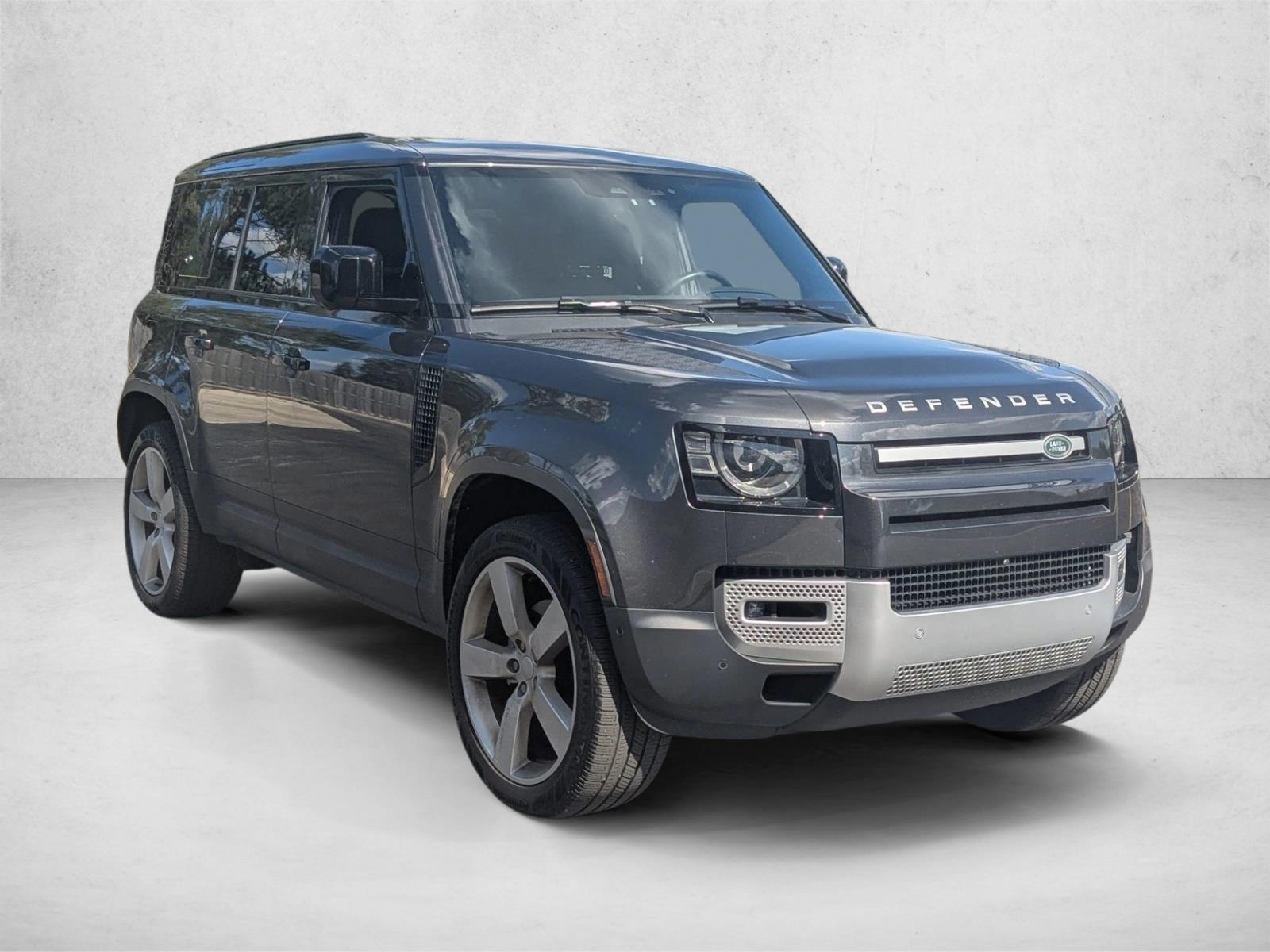 2024 Land Rover Defender 110 S photo 3