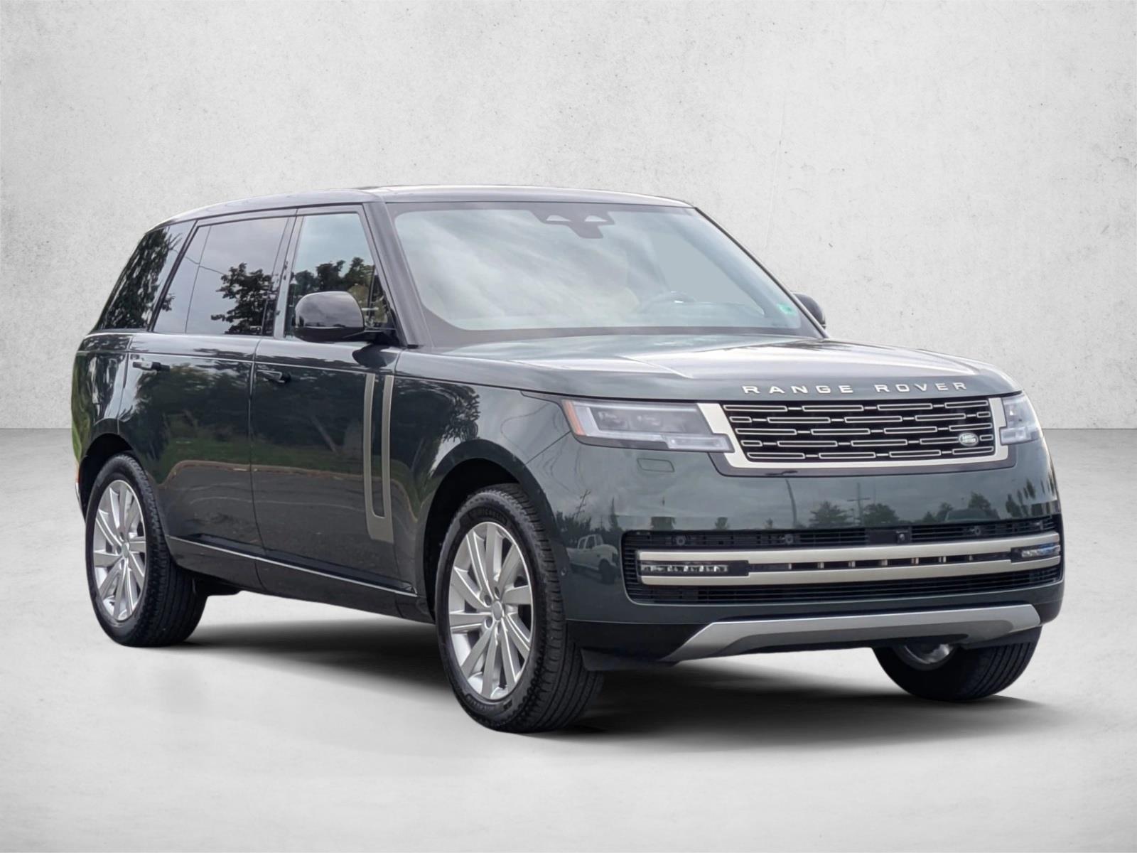 2024 Land Rover Range Rover SE photo 3