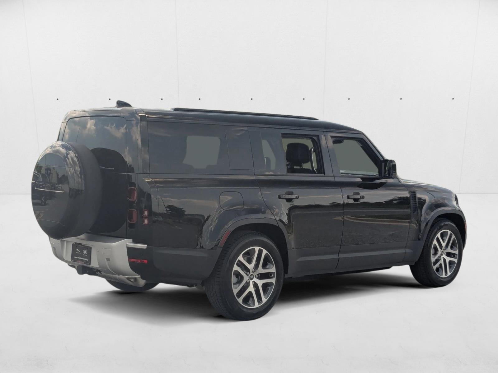 2025 Land Rover Defender 130 S photo 2