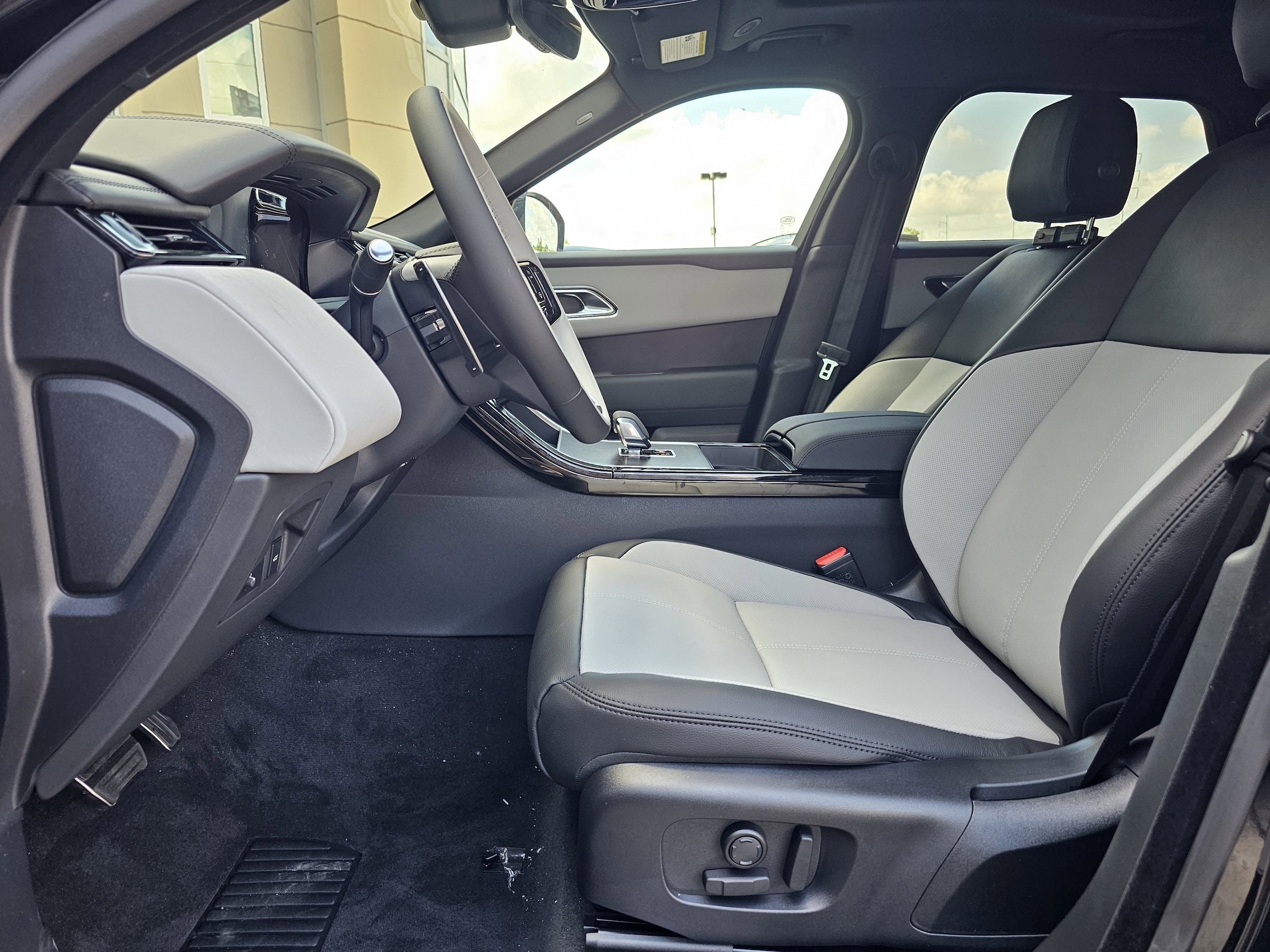 2026 Land Rover Range Rover Velar Dynamic SE - Photo 14