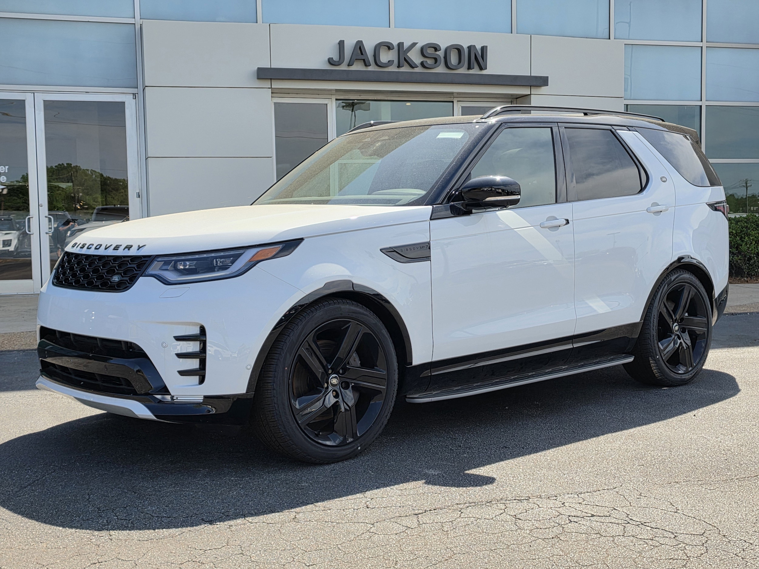 2025 Land Rover Discovery P360 Dynamic SE's photo