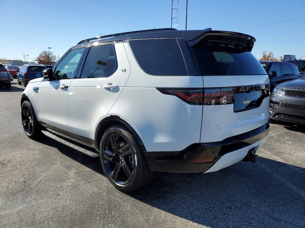 New 2025 Land Rover Discovery Dynamic SE SUV