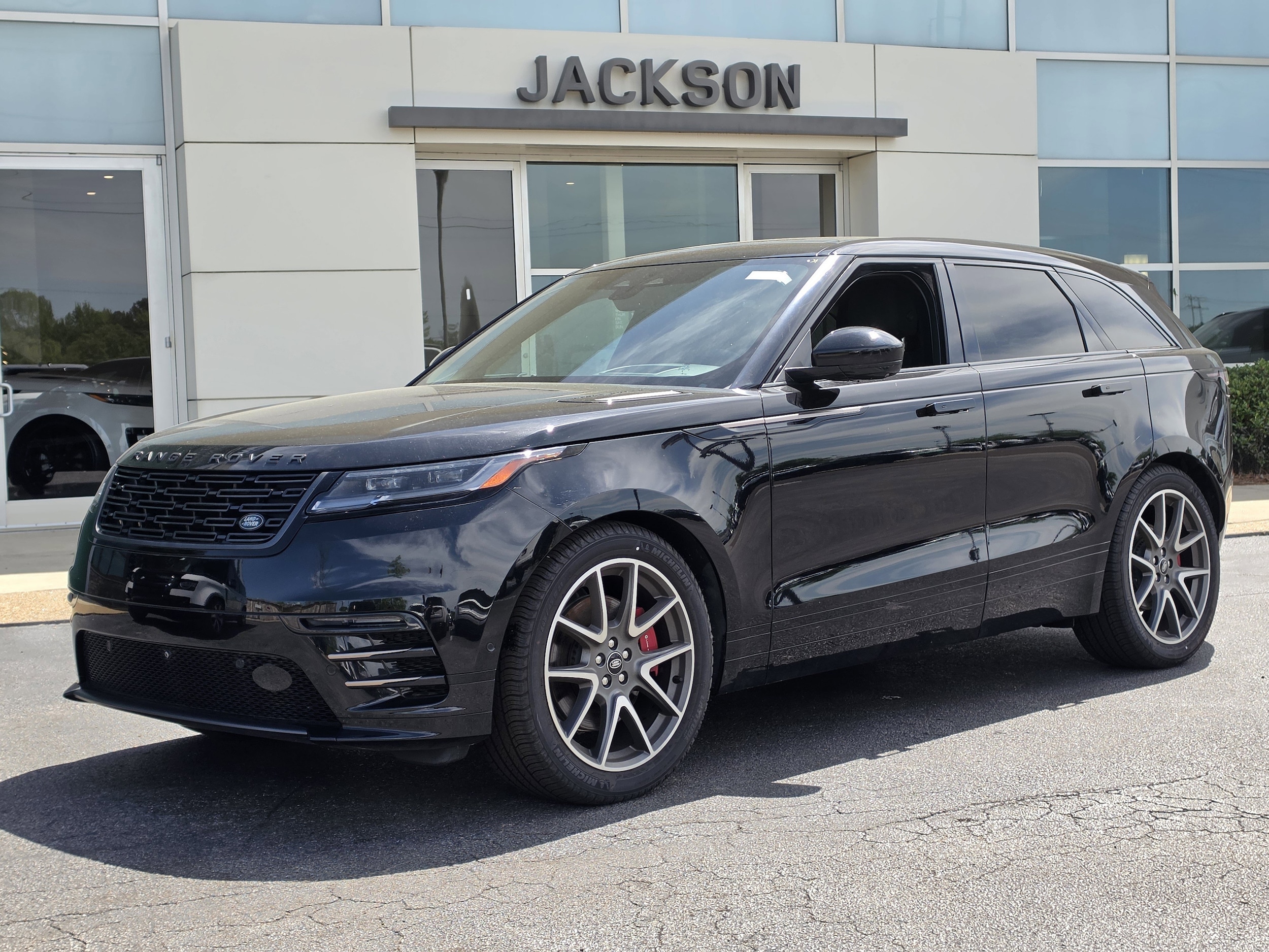 2025 Land Rover Range Rover Velar Dynamic SE