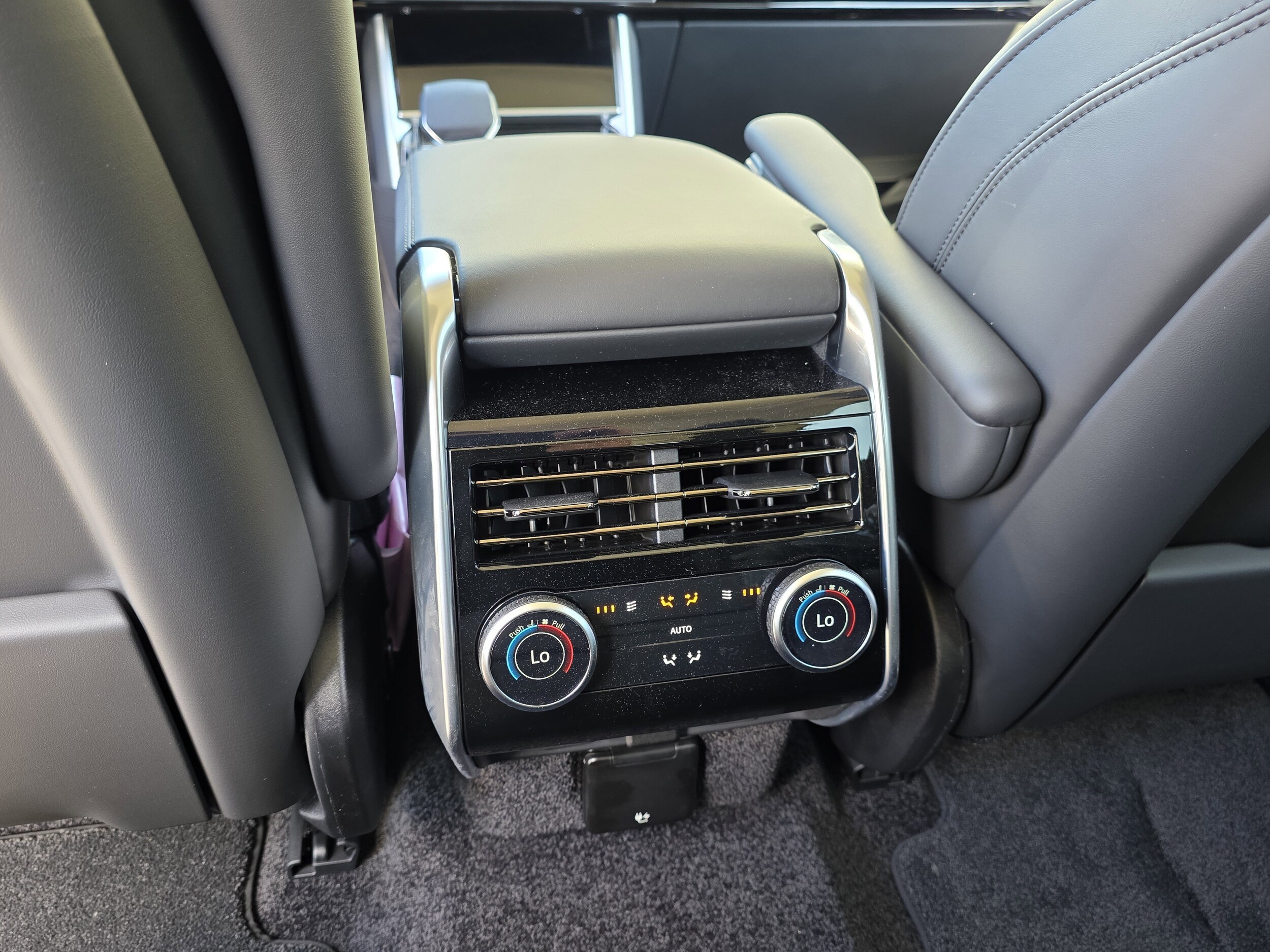 2025 Land Rover Range Rover SE - Photo 21