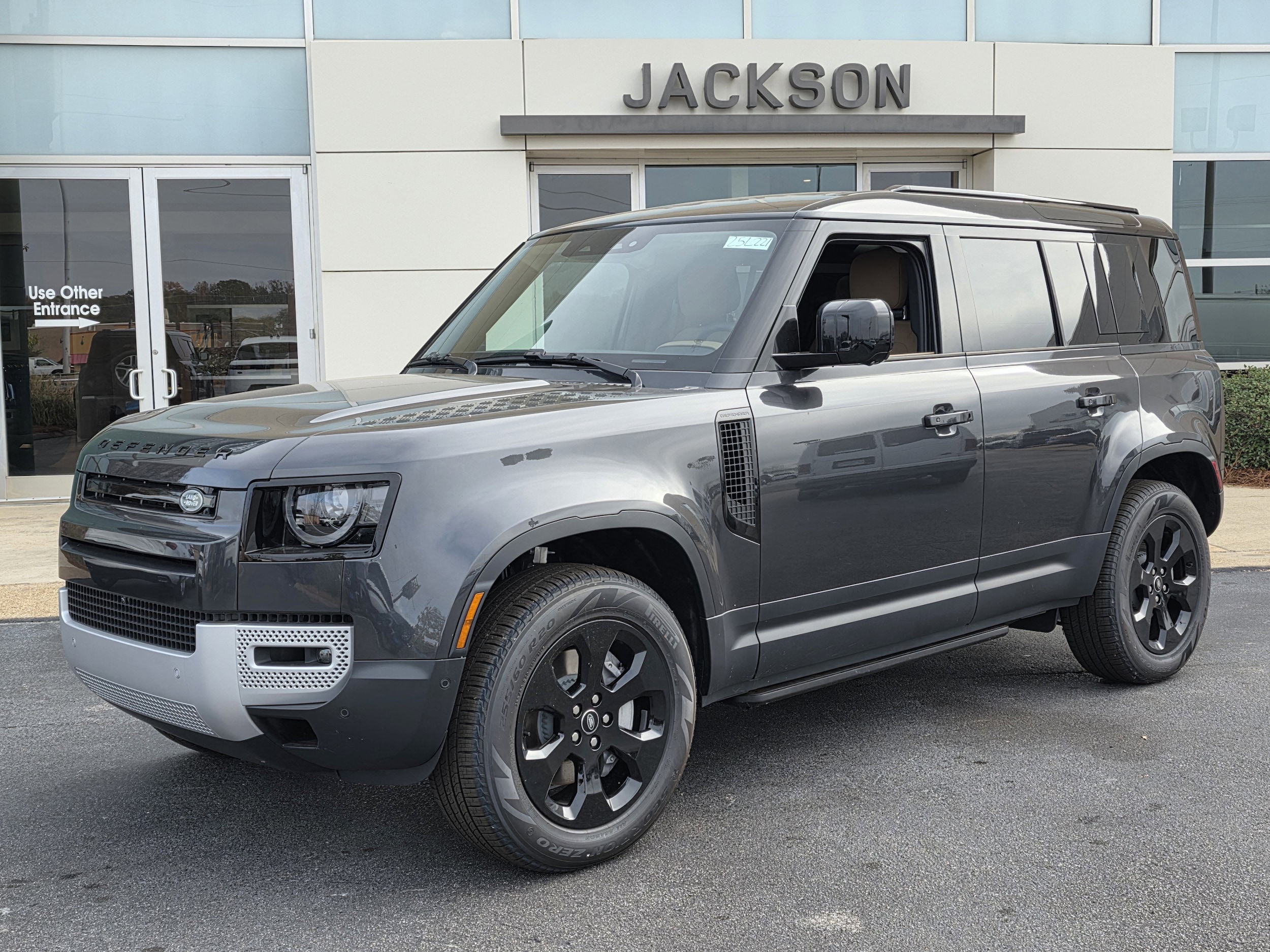 2025 Land Rover Defender S's photo