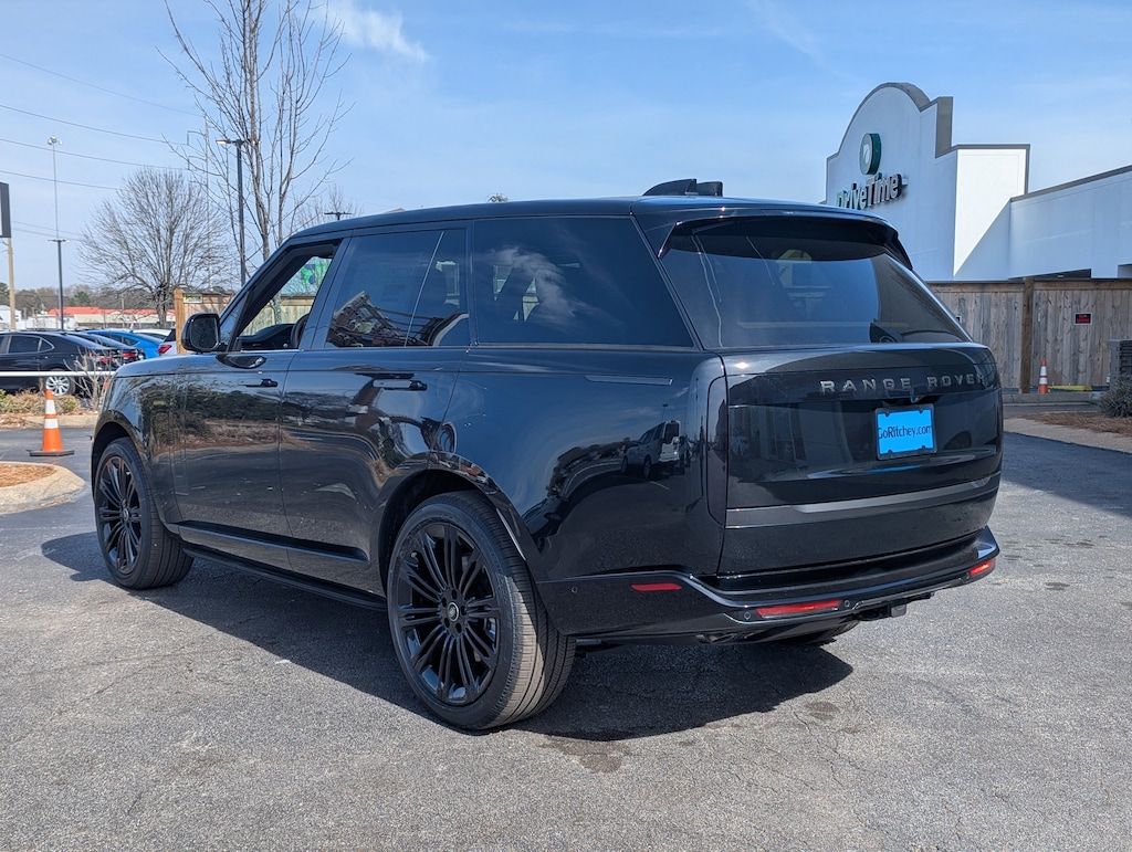 New 2025 Land Rover Range Rover SE SUV