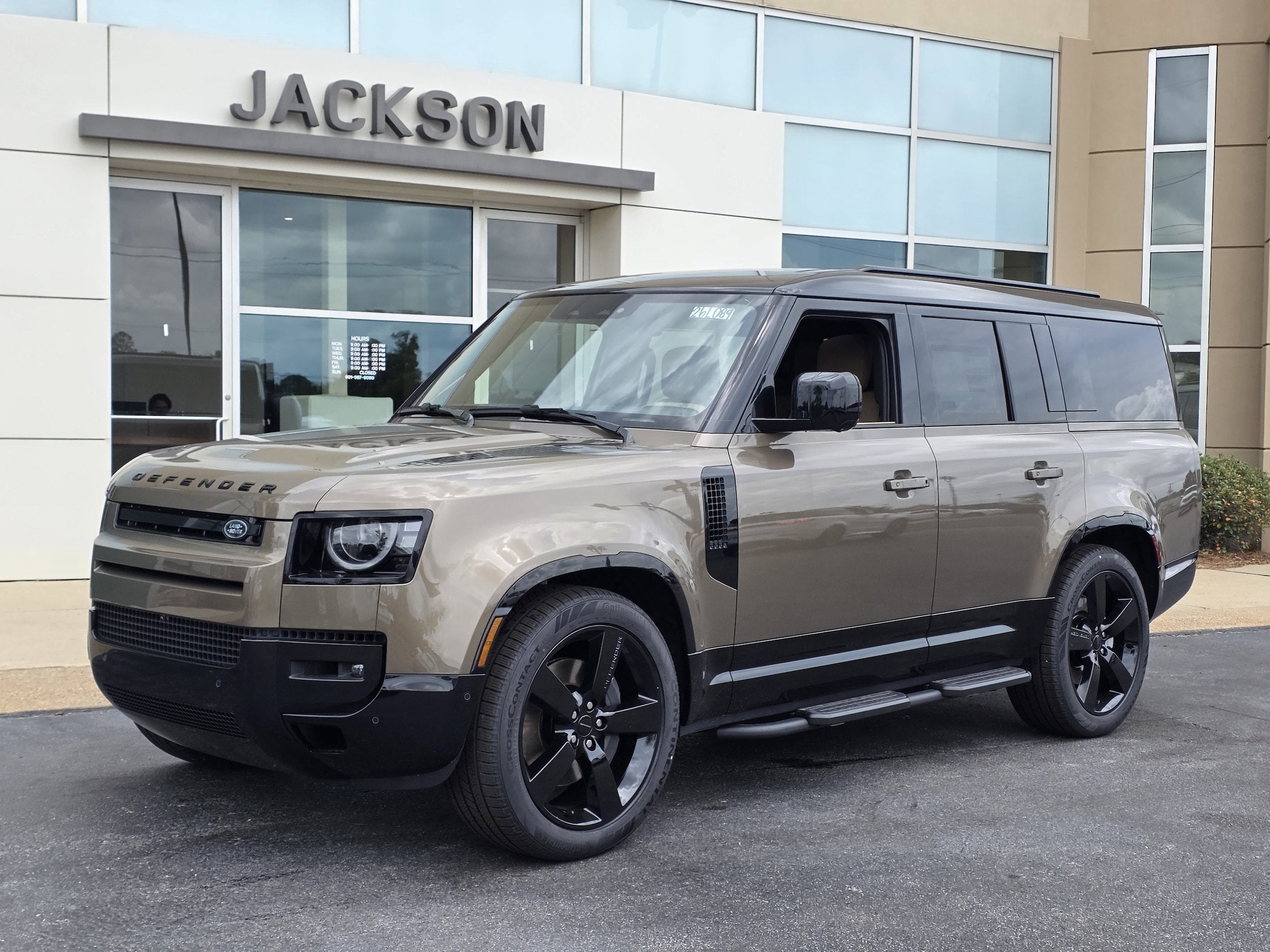 2026 Land Rover Defender 130 X-Dynamic SE P400's photo