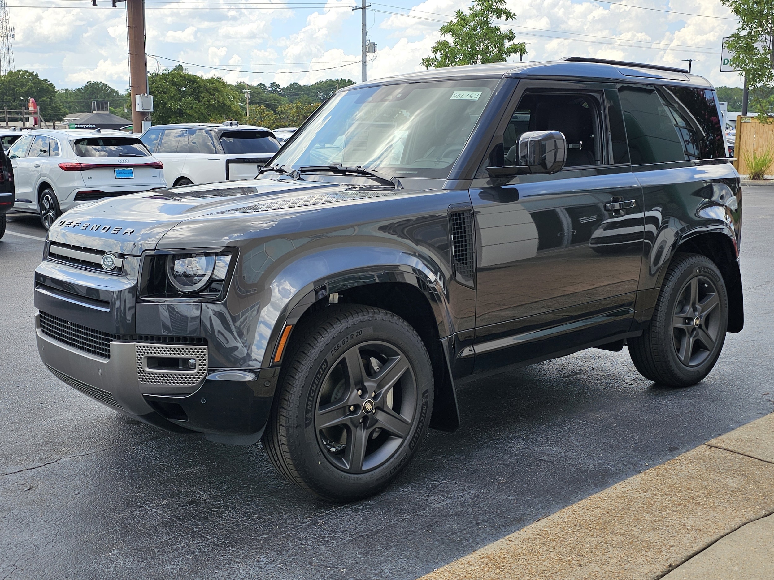 2025 Land Rover Defender X-Dynamic SE's photo