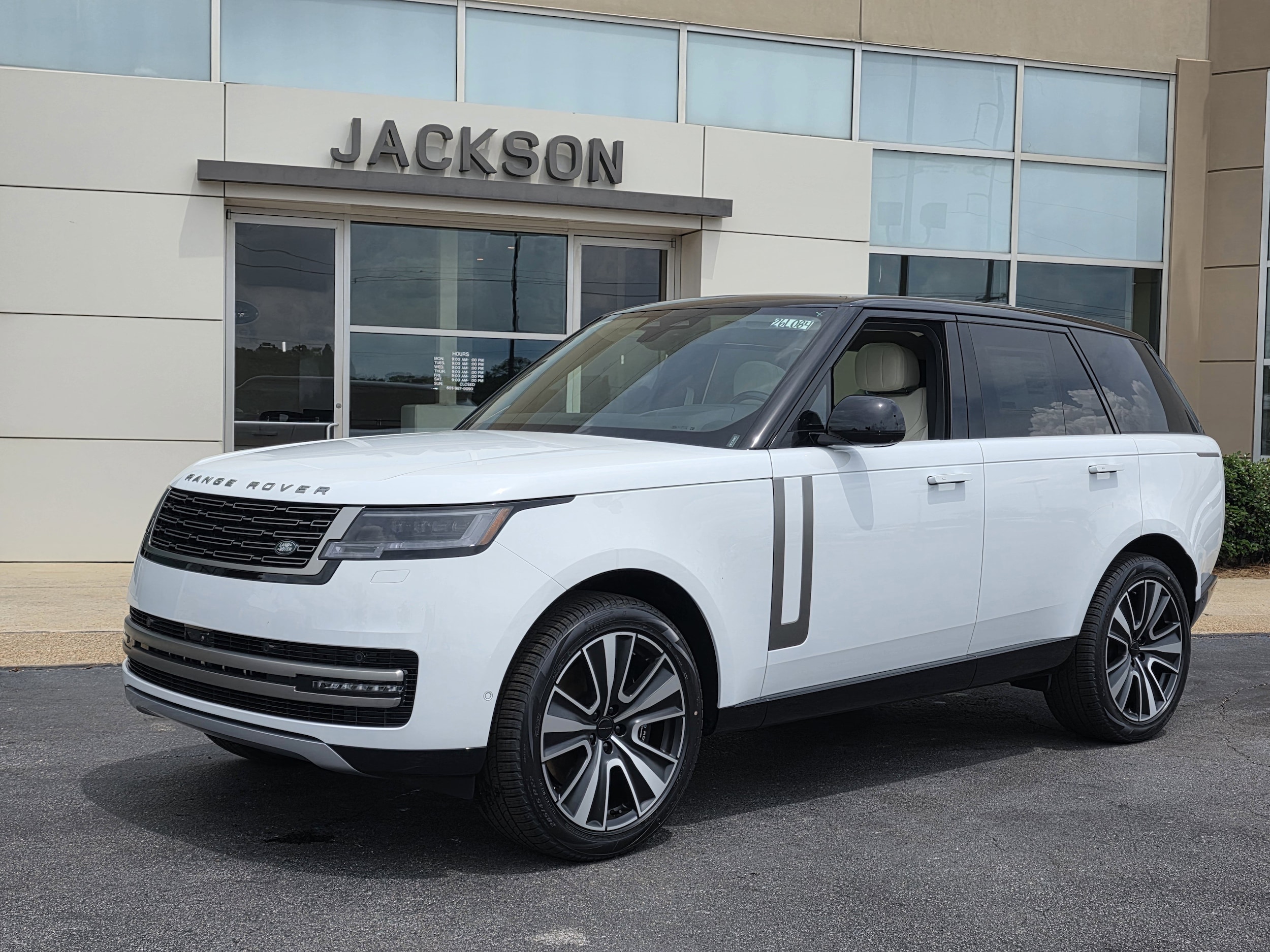 2026 Land Rover Range Rover 4.4 SE SWB's photo