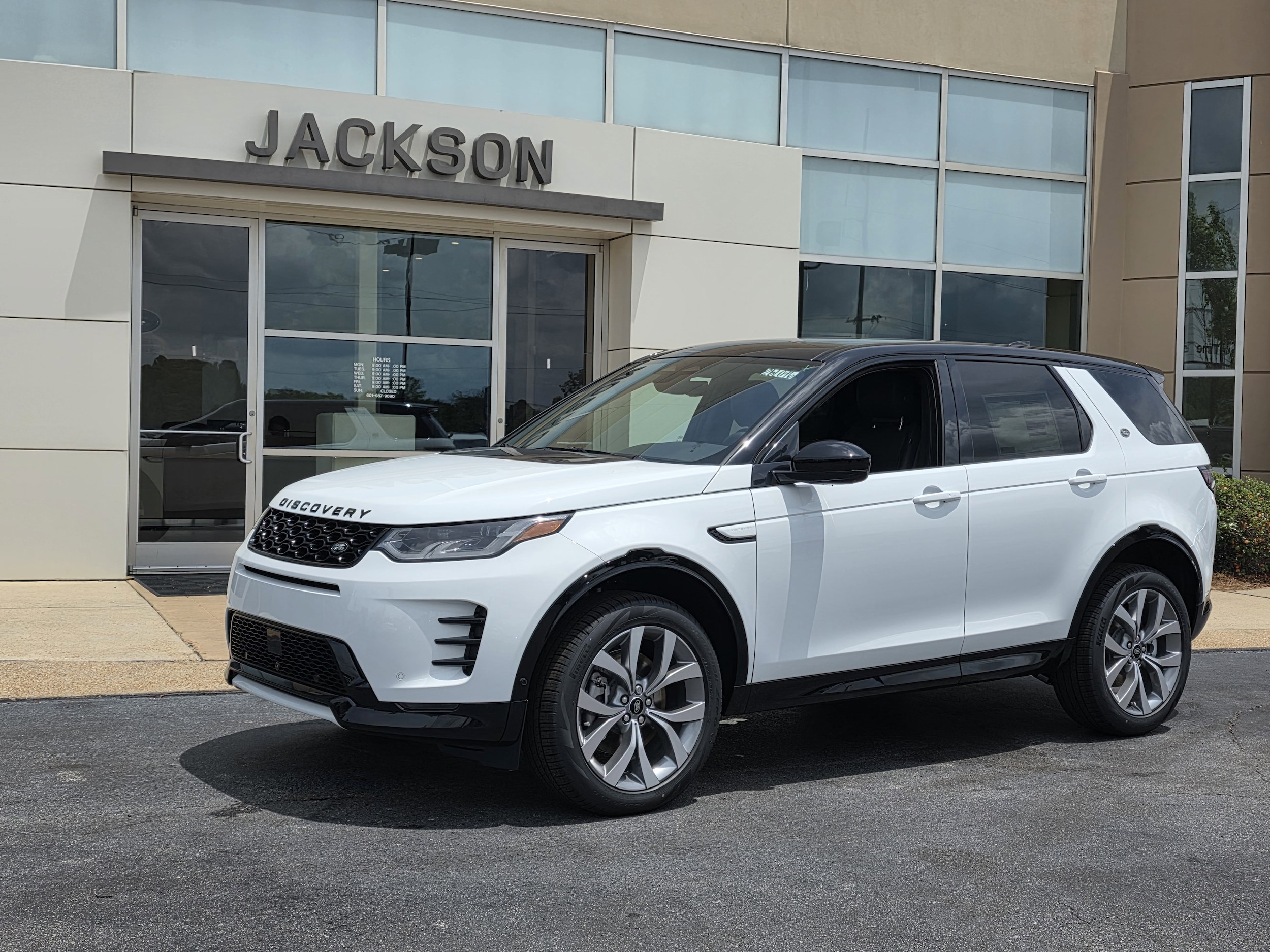 2026 Land Rover Discovery Sport 2.0 Landmark Edition's photo