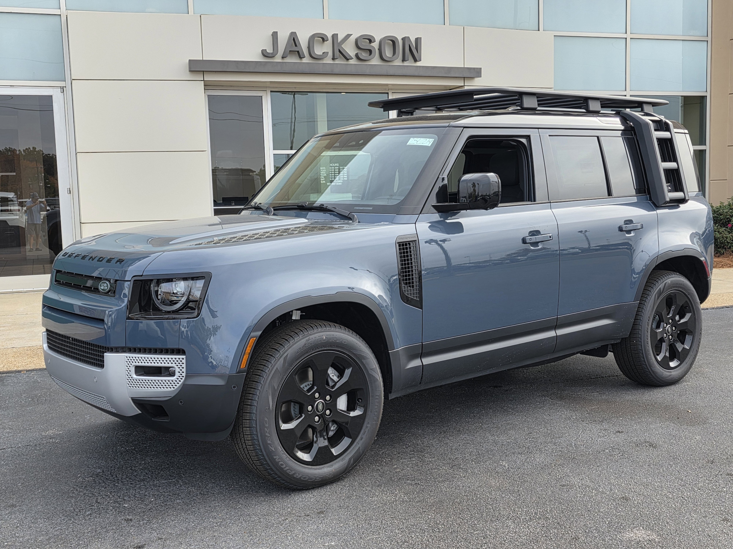 2025 Land Rover Defender S's photo