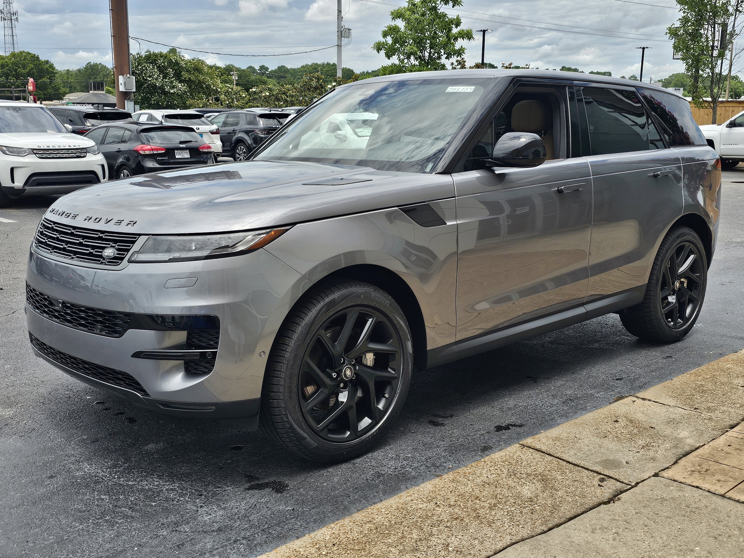 2025 Land Rover Range Rover Sport SE's photo