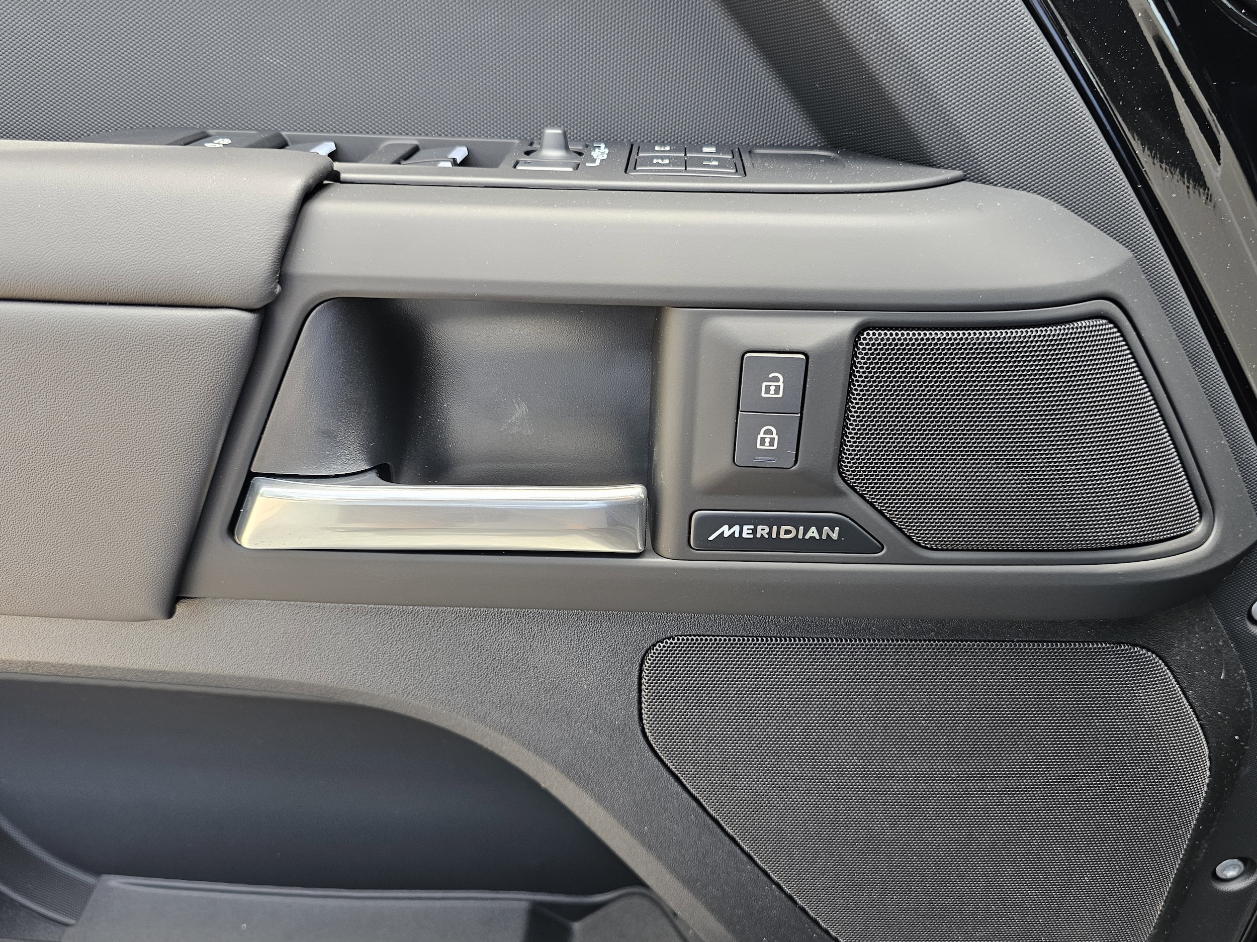 2025 Land Rover Defender S - Photo 16