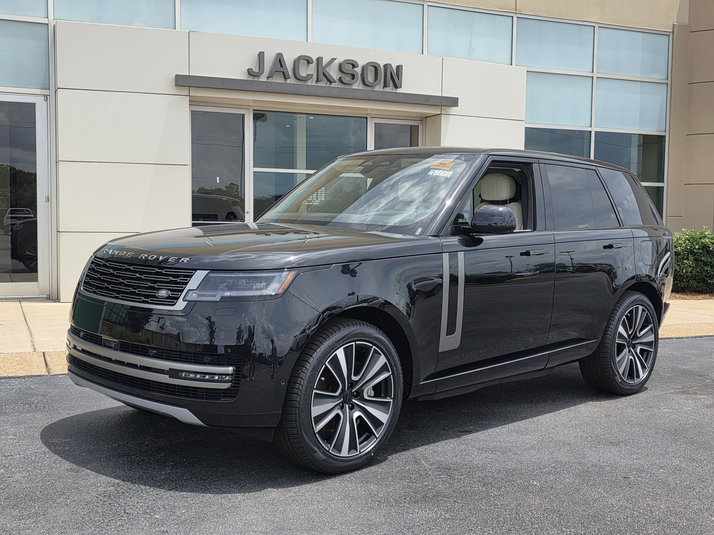 2026 Land Rover Range Rover 3.0 PHEV SE SWB's photo