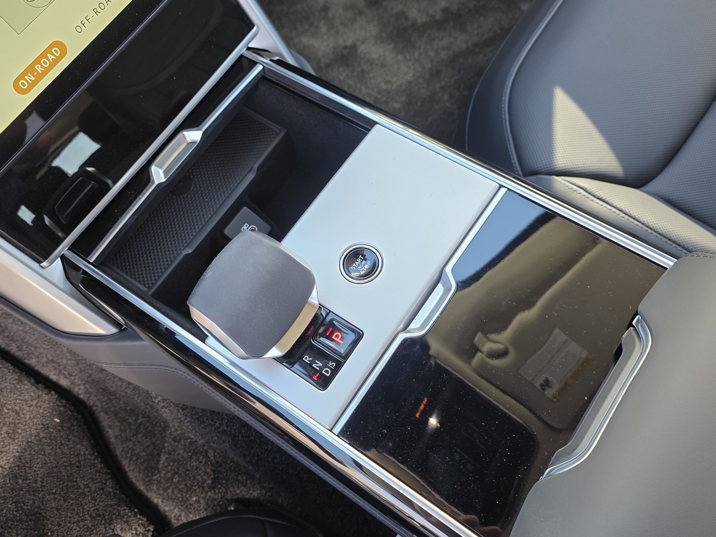 2025 Land Rover Range Rover SE - Photo 23