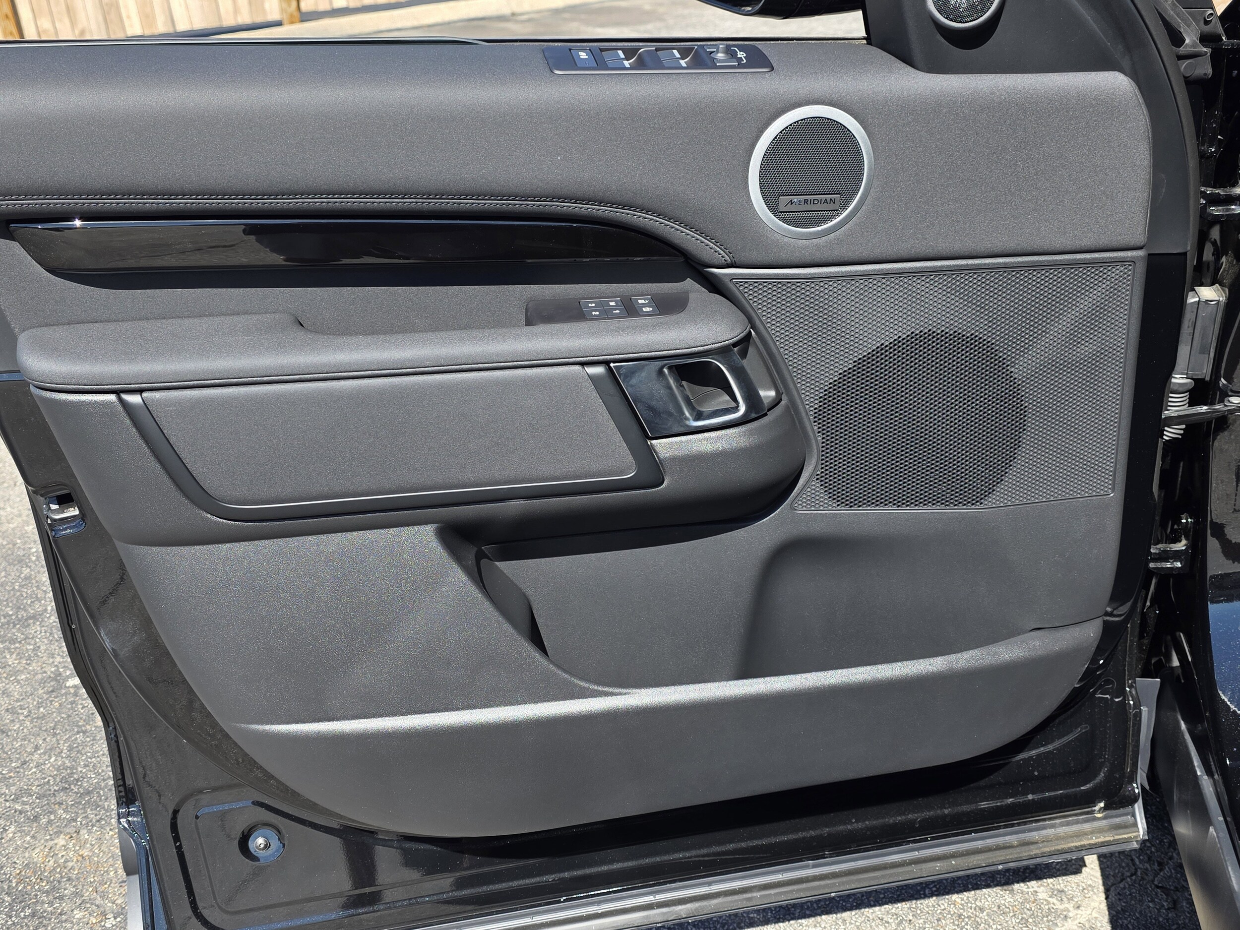 2025 Land Rover Discovery S - Photo 17