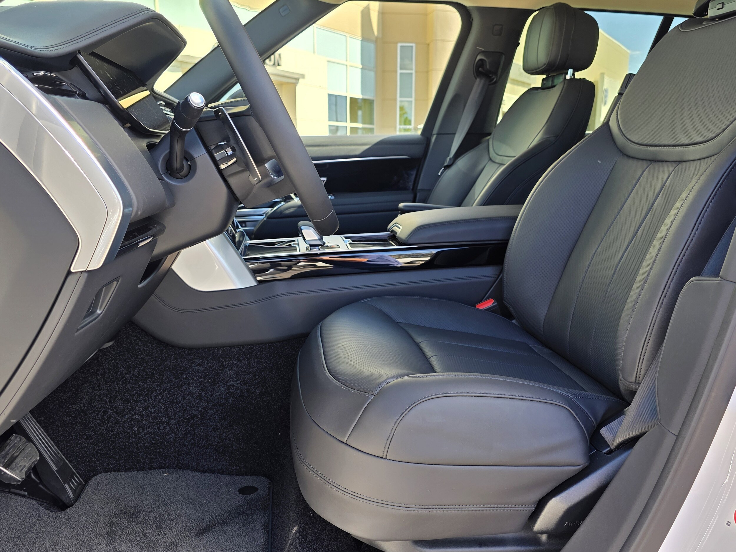 2025 Land Rover Range Rover SE - Photo 15