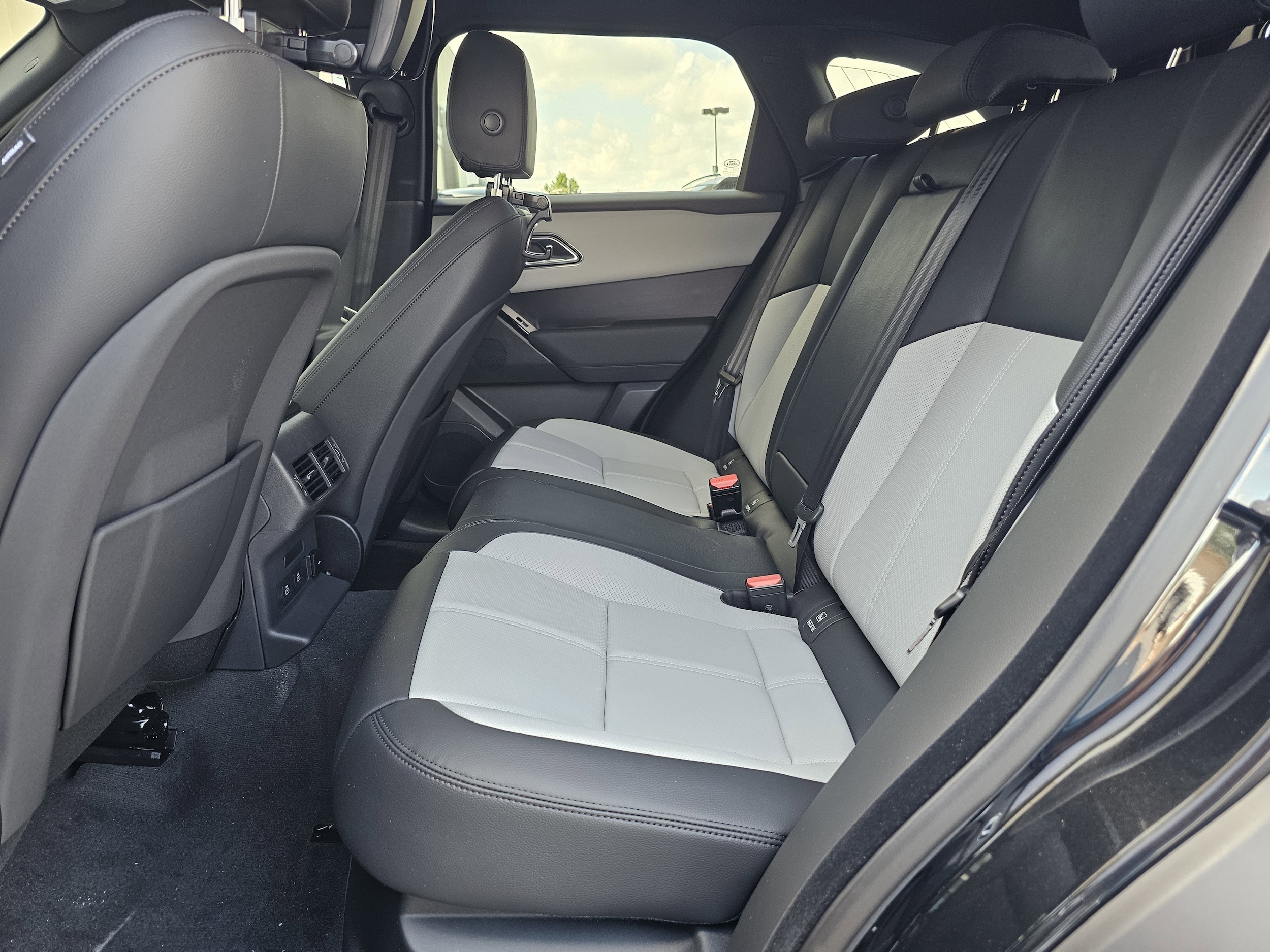 2026 Land Rover Range Rover Velar Dynamic SE - Photo 20