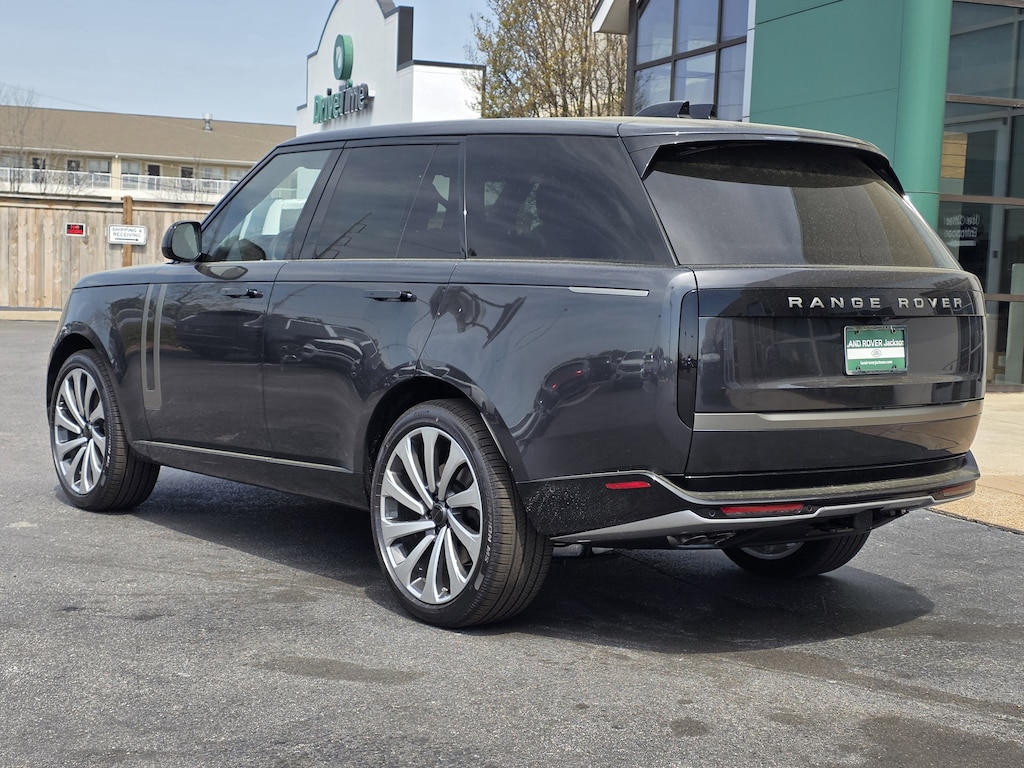 New 2026 Land Rover Range Rover SE SUV