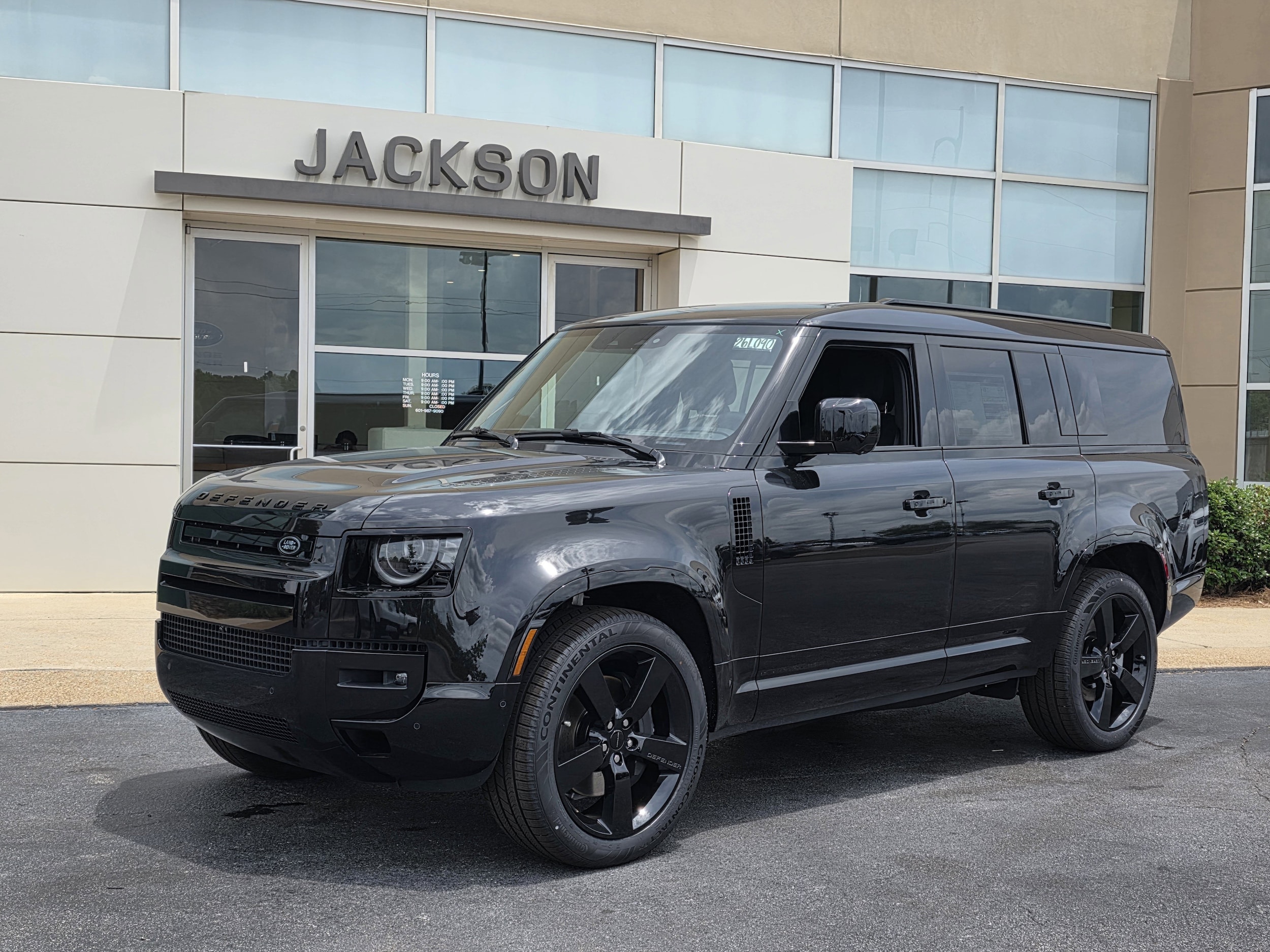 2026 Land Rover Defender 130 X-Dynamic SE P400's photo