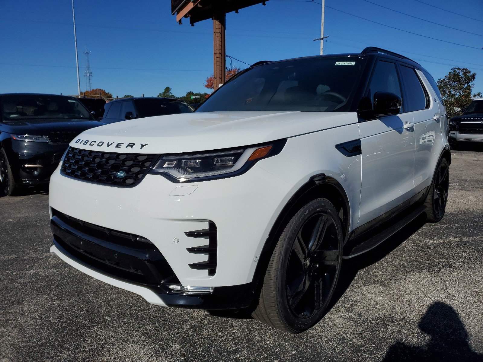 2025 Land Rover Discovery Dynamic SE's photo