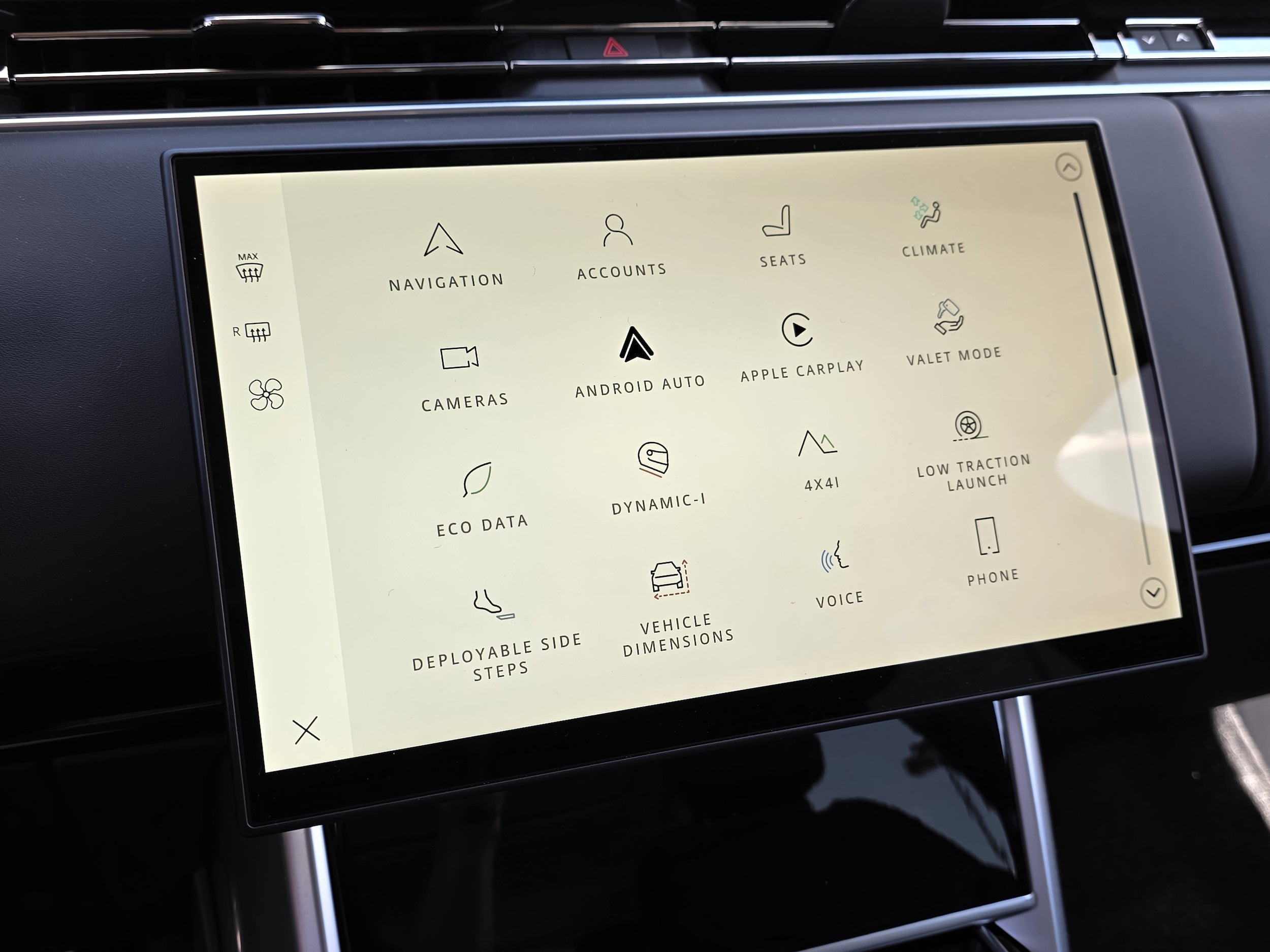 2025 Land Rover Range Rover SE - Photo 12
