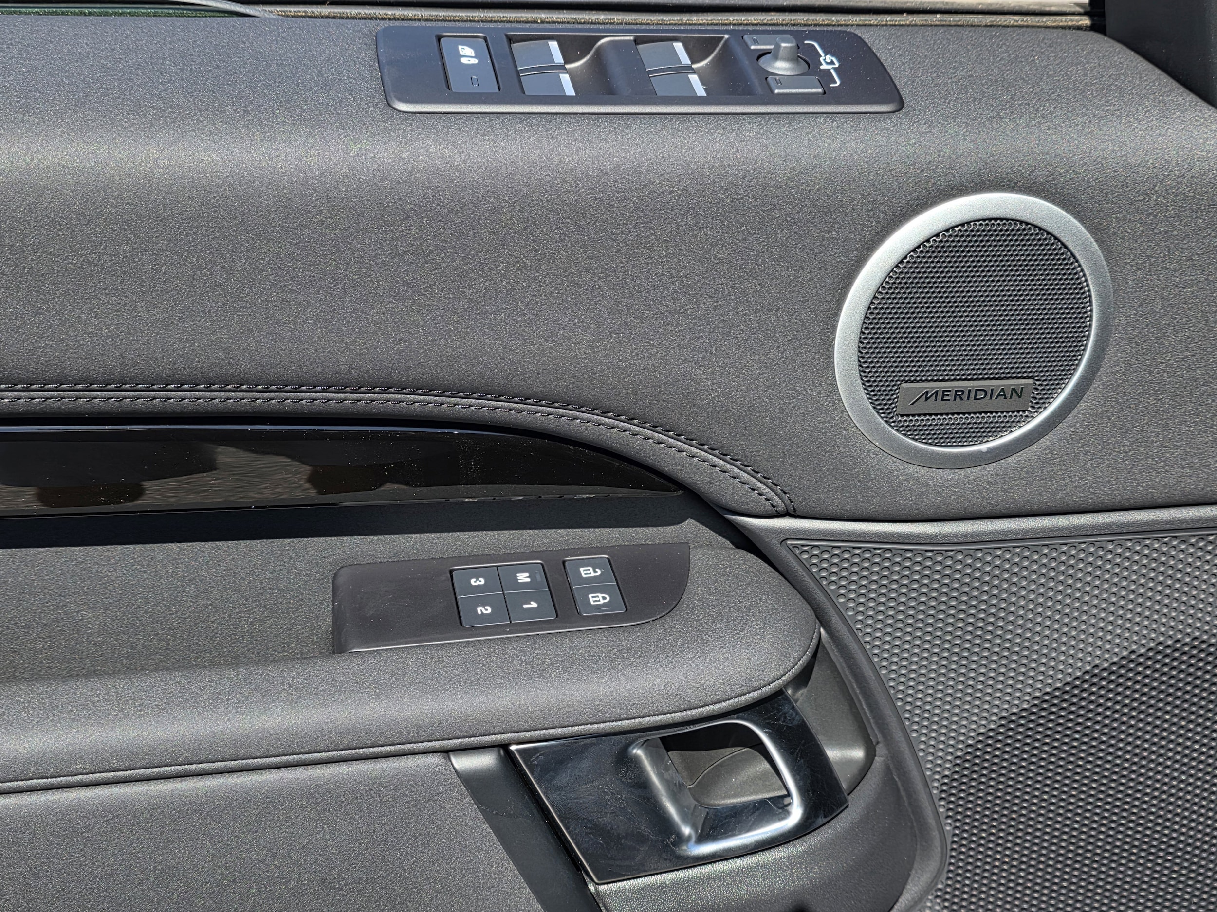 2025 Land Rover Discovery S - Photo 18
