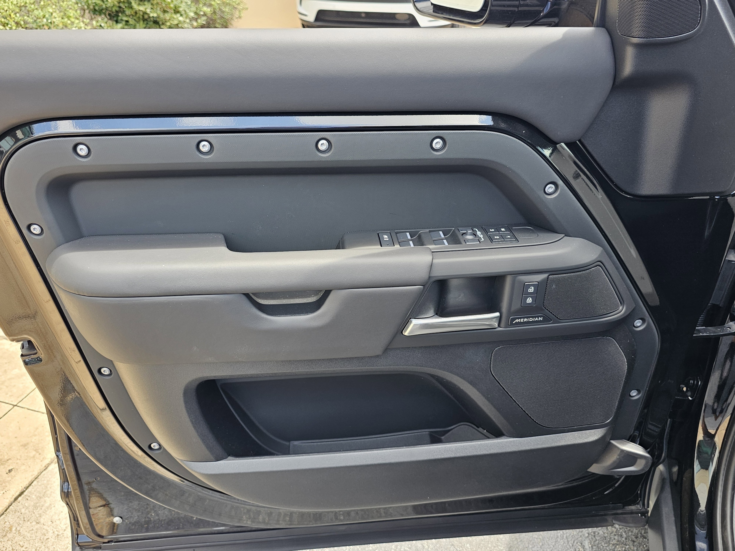 2025 Land Rover Defender S - Photo 15