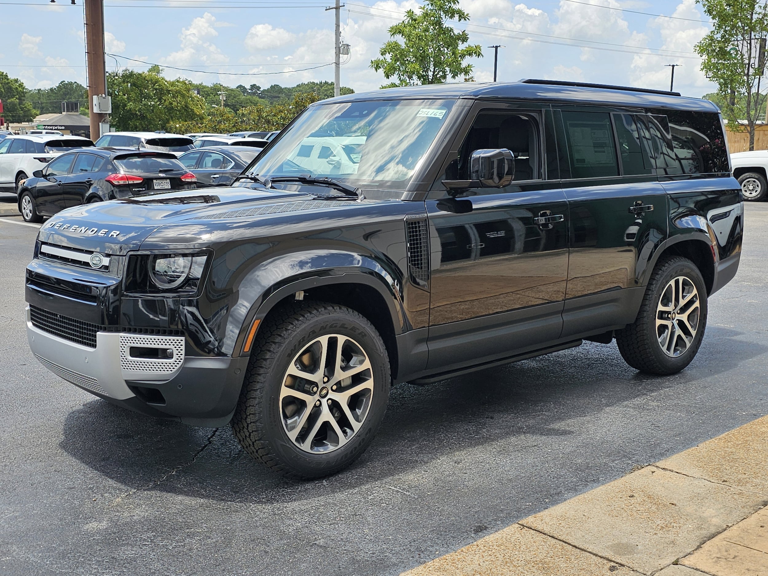 2025 Land Rover Defender S's photo