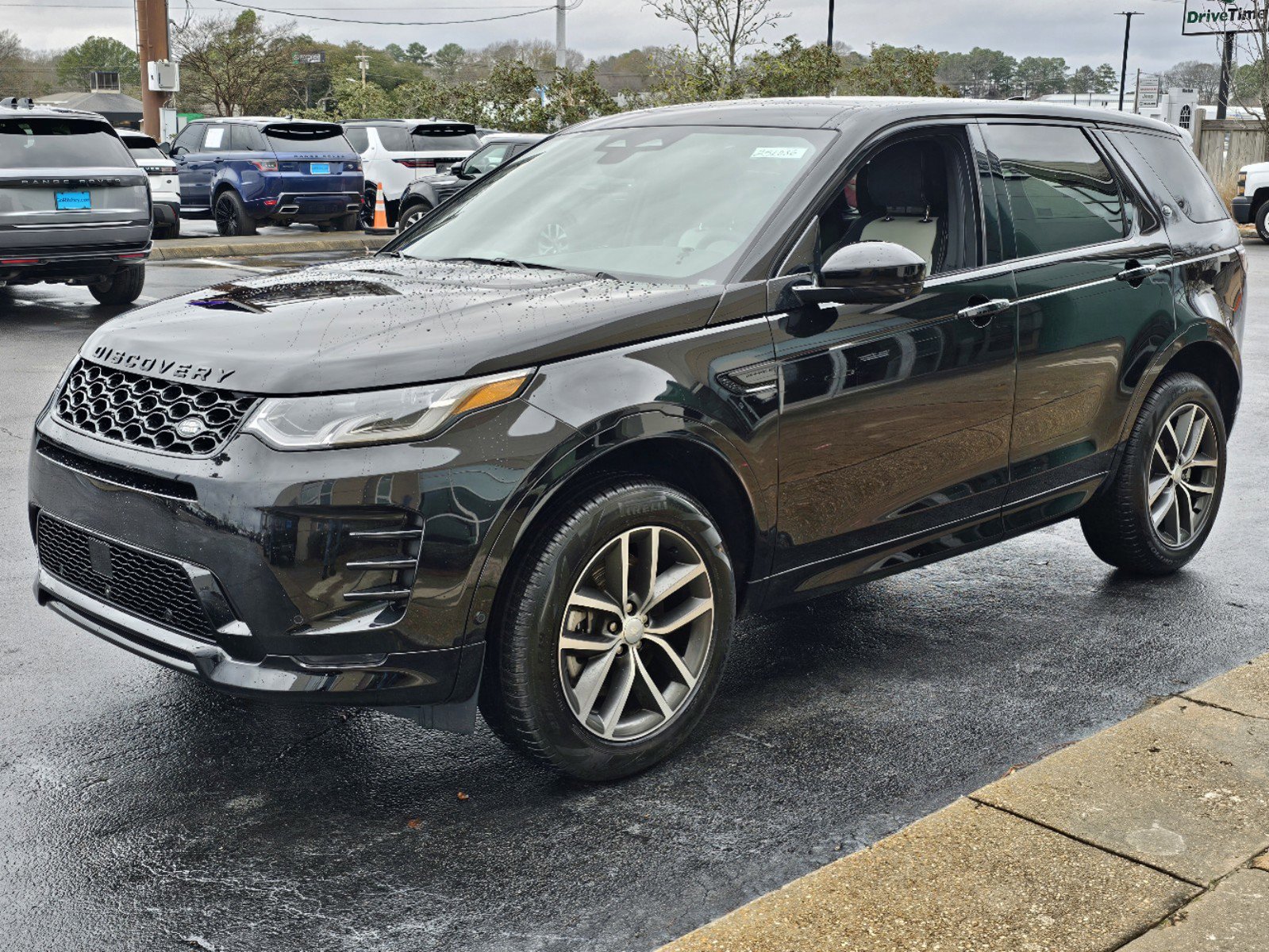 2025 Land Rover Discovery Sport Dynamic SE's photo