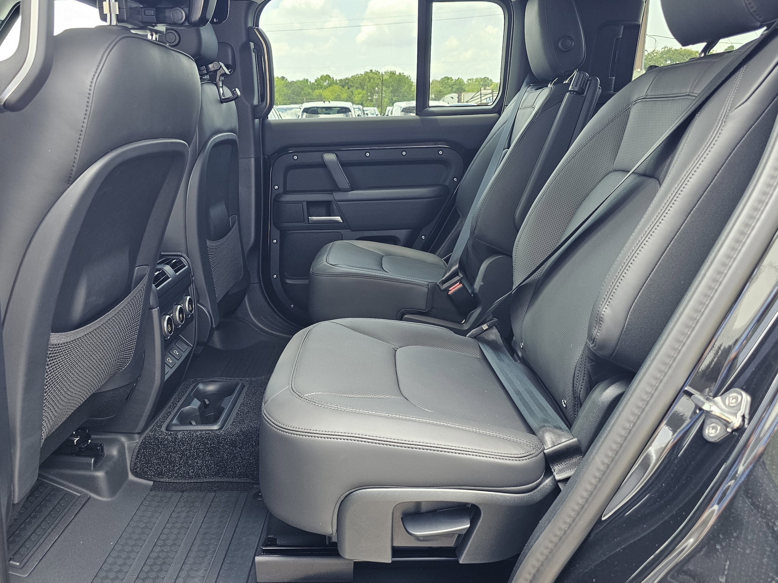 2025 Land Rover Defender S - Photo 17
