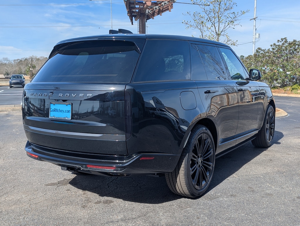 New 2025 Land Rover Range Rover SE SUV