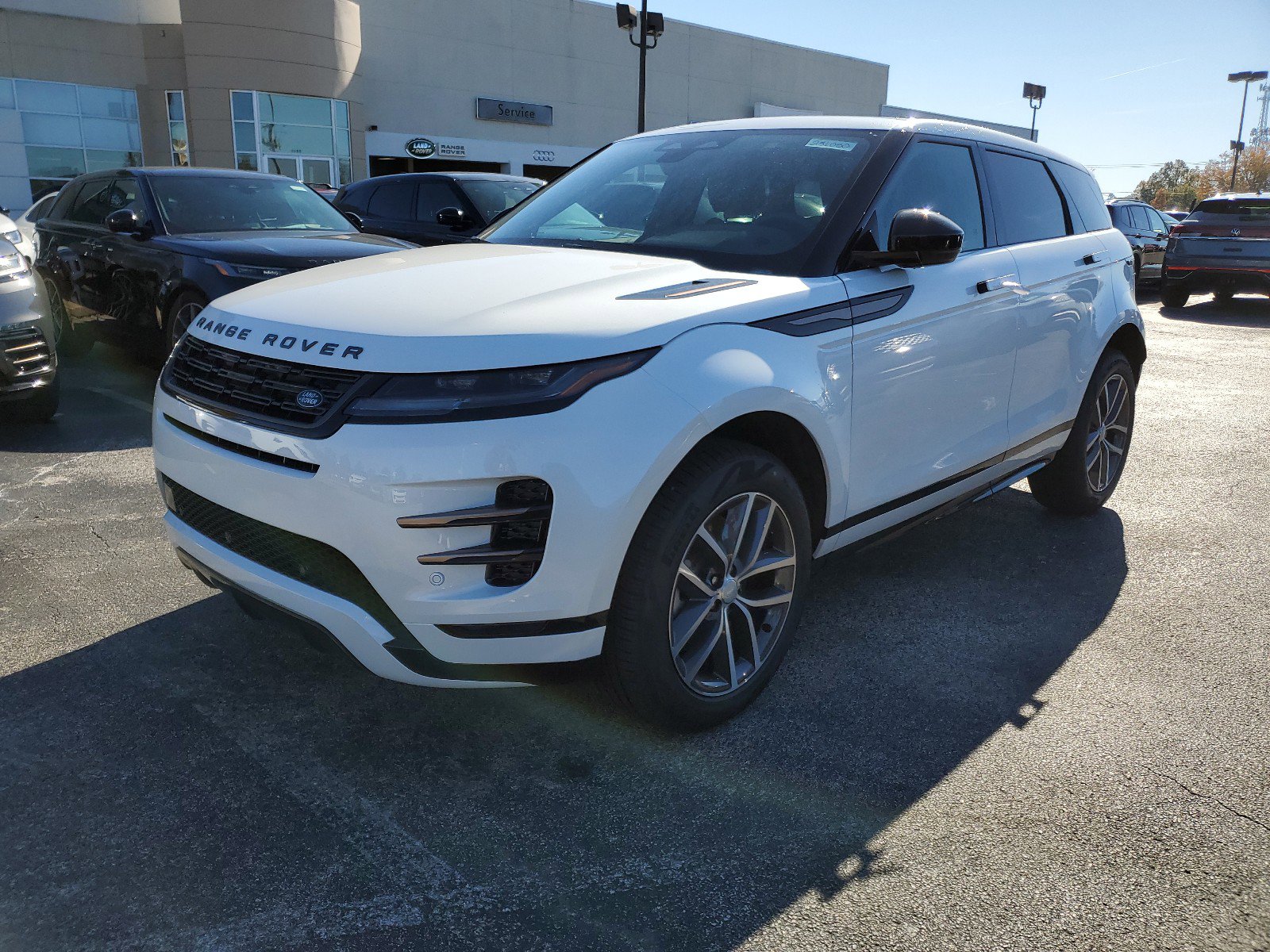 2025 Land Rover Range Rover Evoque Dynamic SE's photo