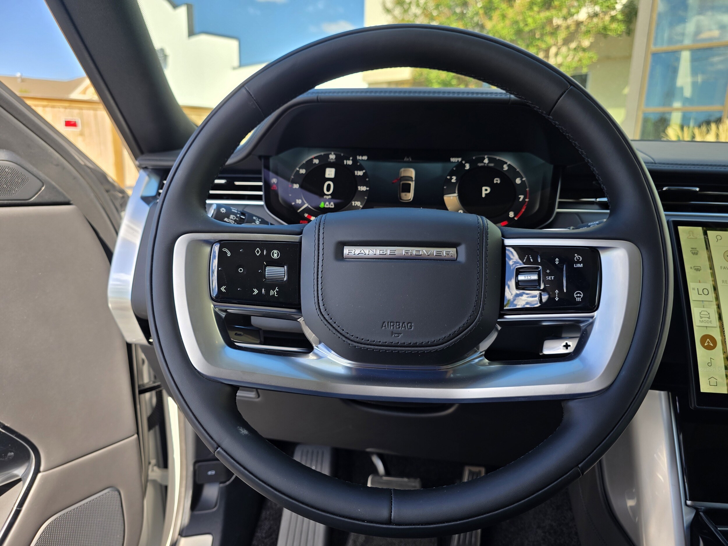 2025 Land Rover Range Rover SE - Photo 24