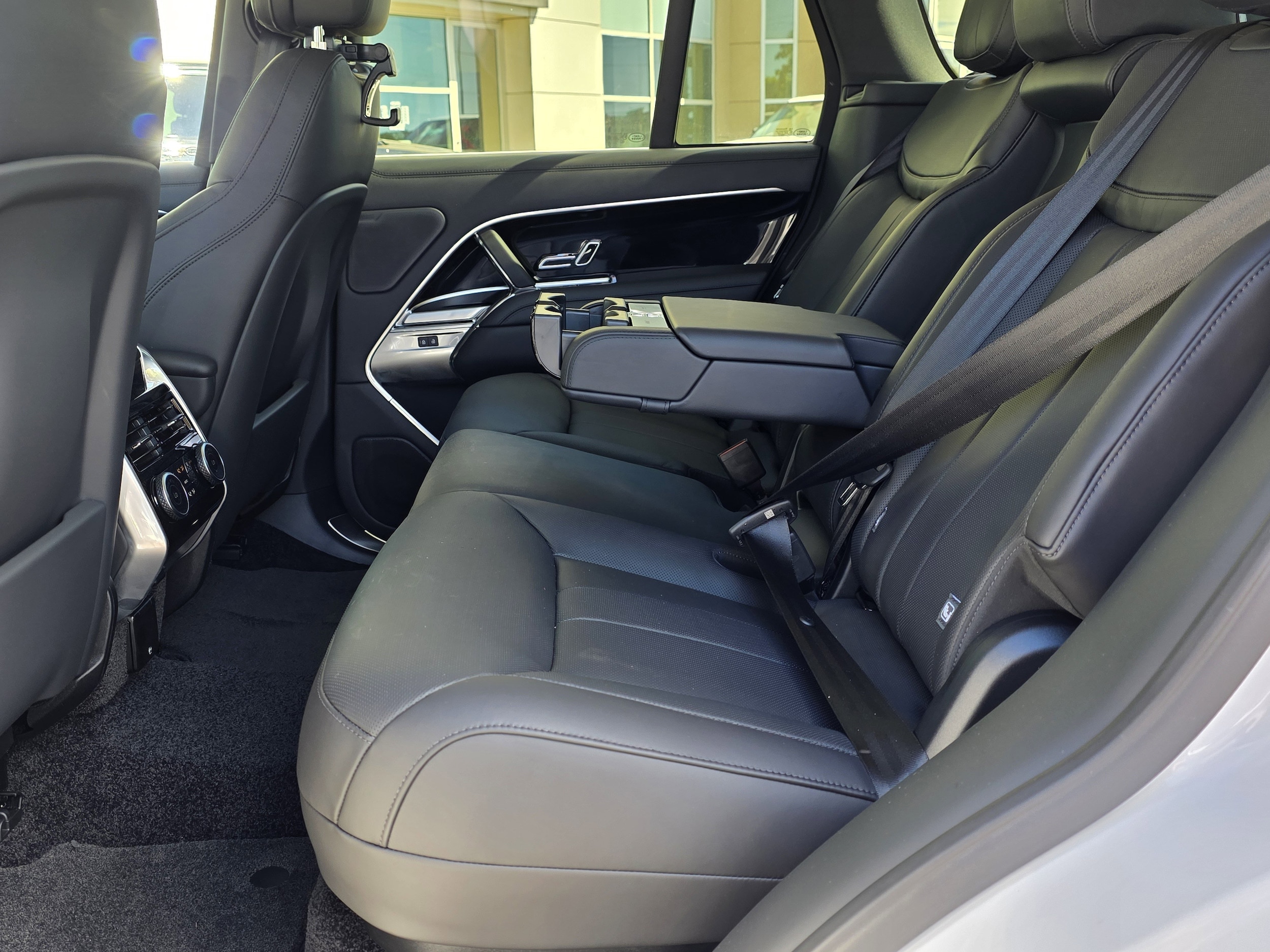 2025 Land Rover Range Rover SE - Photo 19