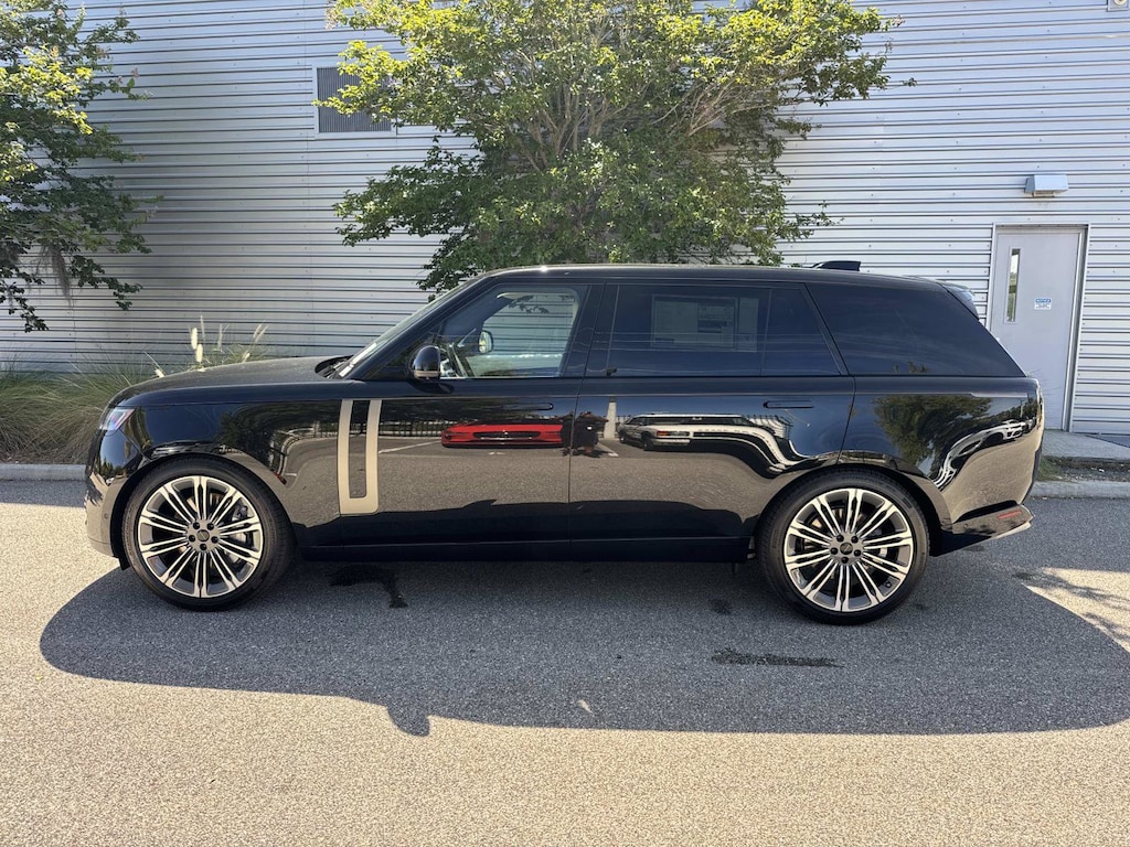 New 2026 Land Rover Range Rover SE LWB 7-Seats / V8 SUV