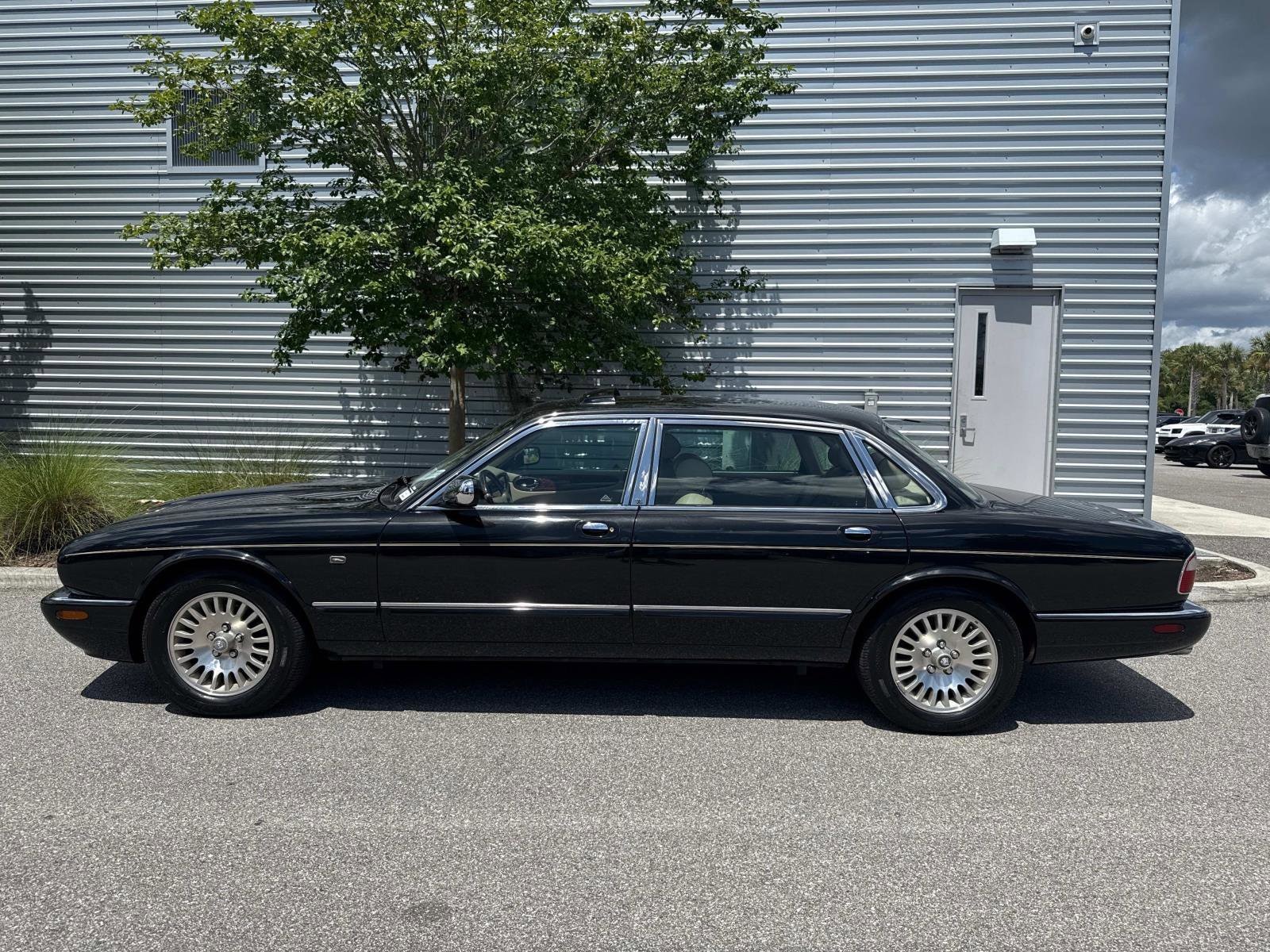 SAJKX6244WC830822
