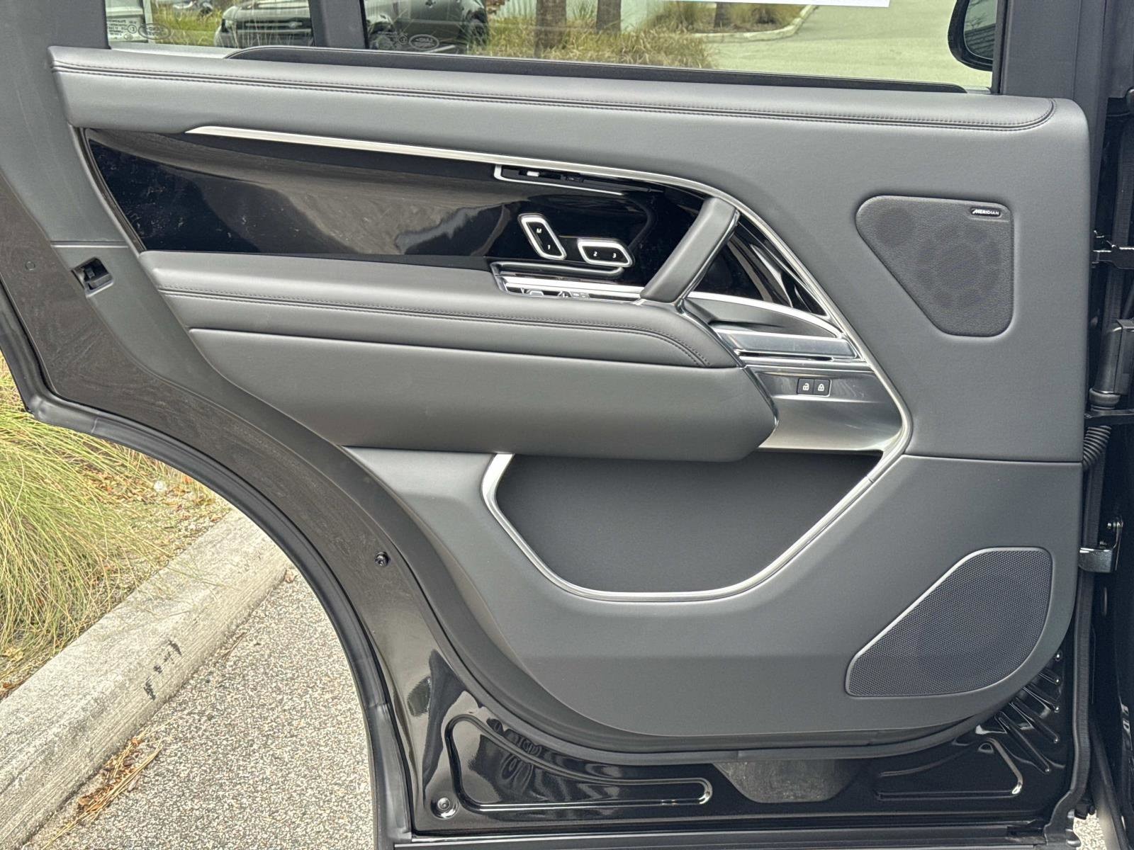 2026 Land Rover Range Rover SE - Photo 13