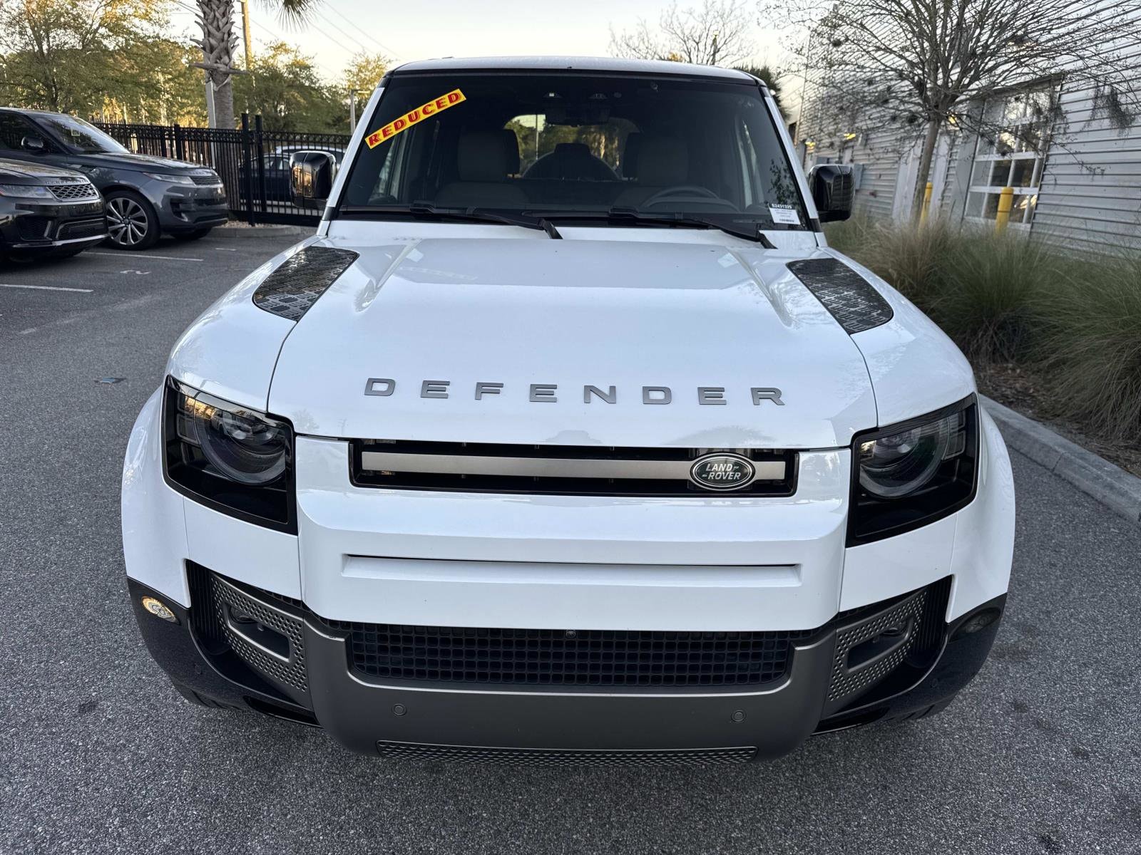 2025 Land Rover Defender X-Dynamic SE - Photo 8