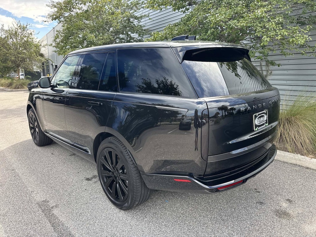 New 2026 Land Rover Range Rover SE SUV