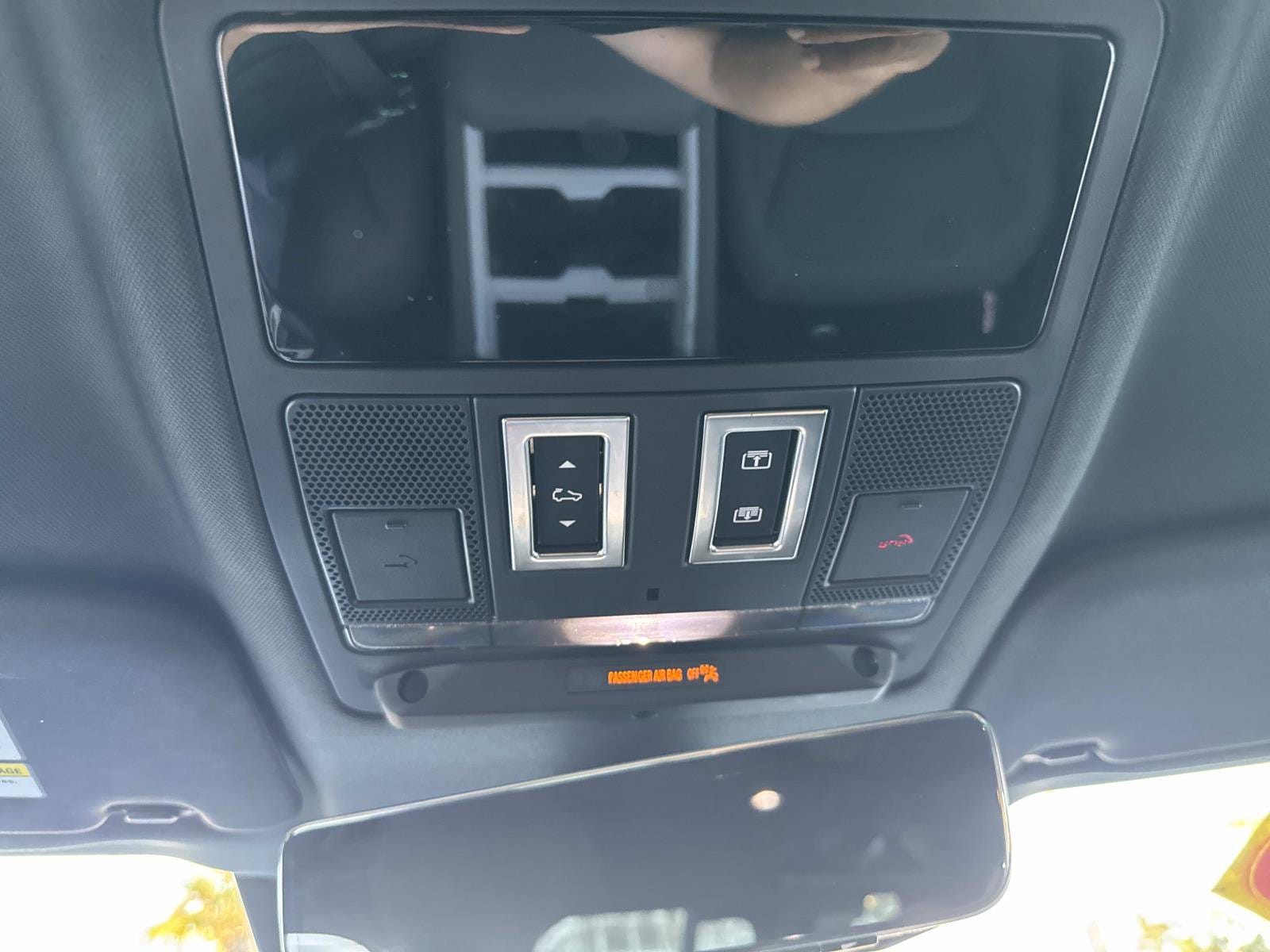 2025 Land Rover Defender X-Dynamic SE - Photo 27