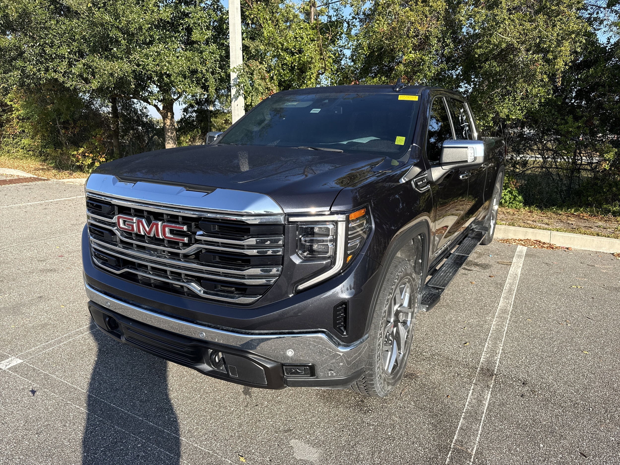 2024 GMC Sierra 1500 SLT's photo