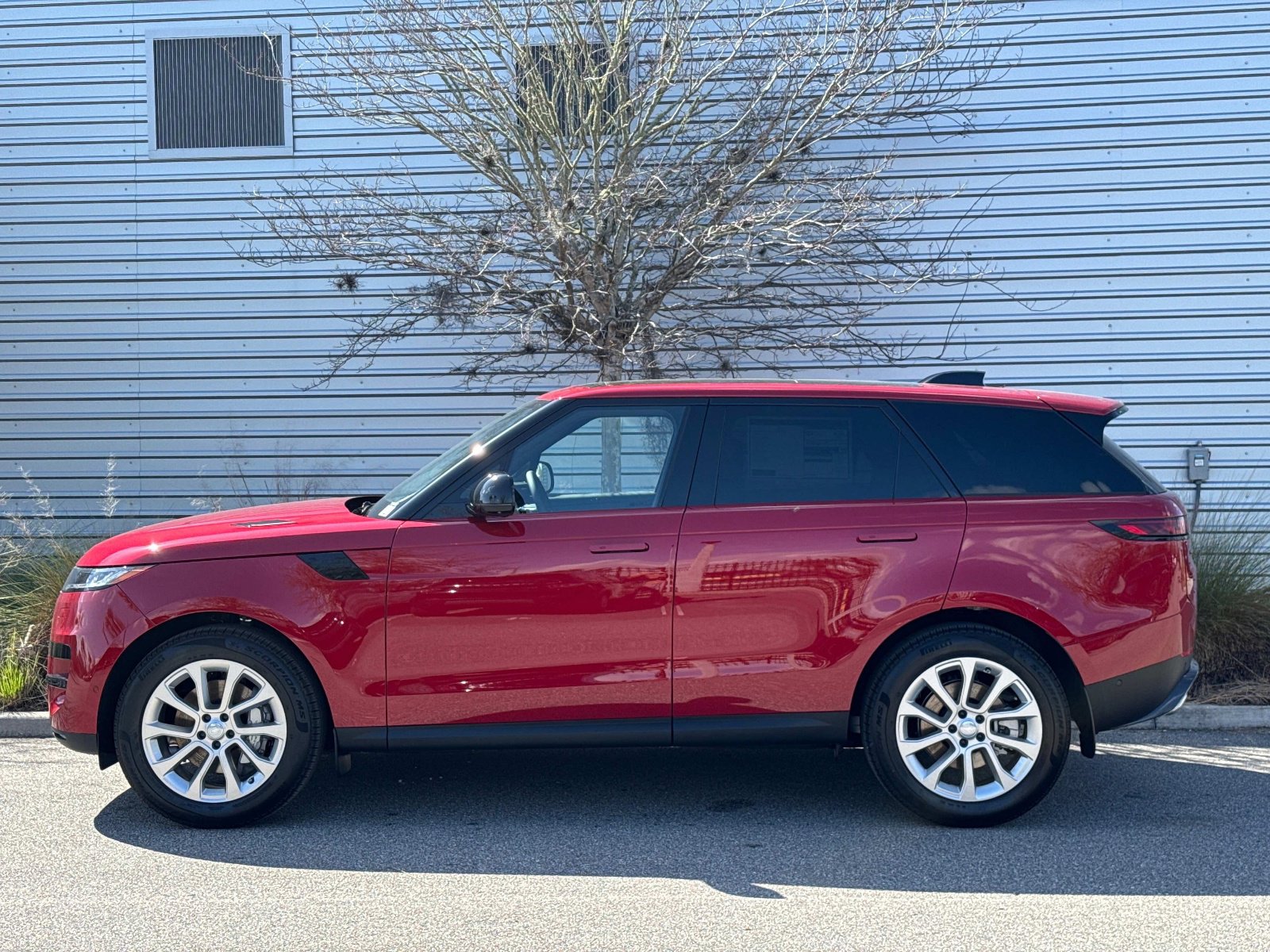2025 Land Rover Range Rover Sport photo 4